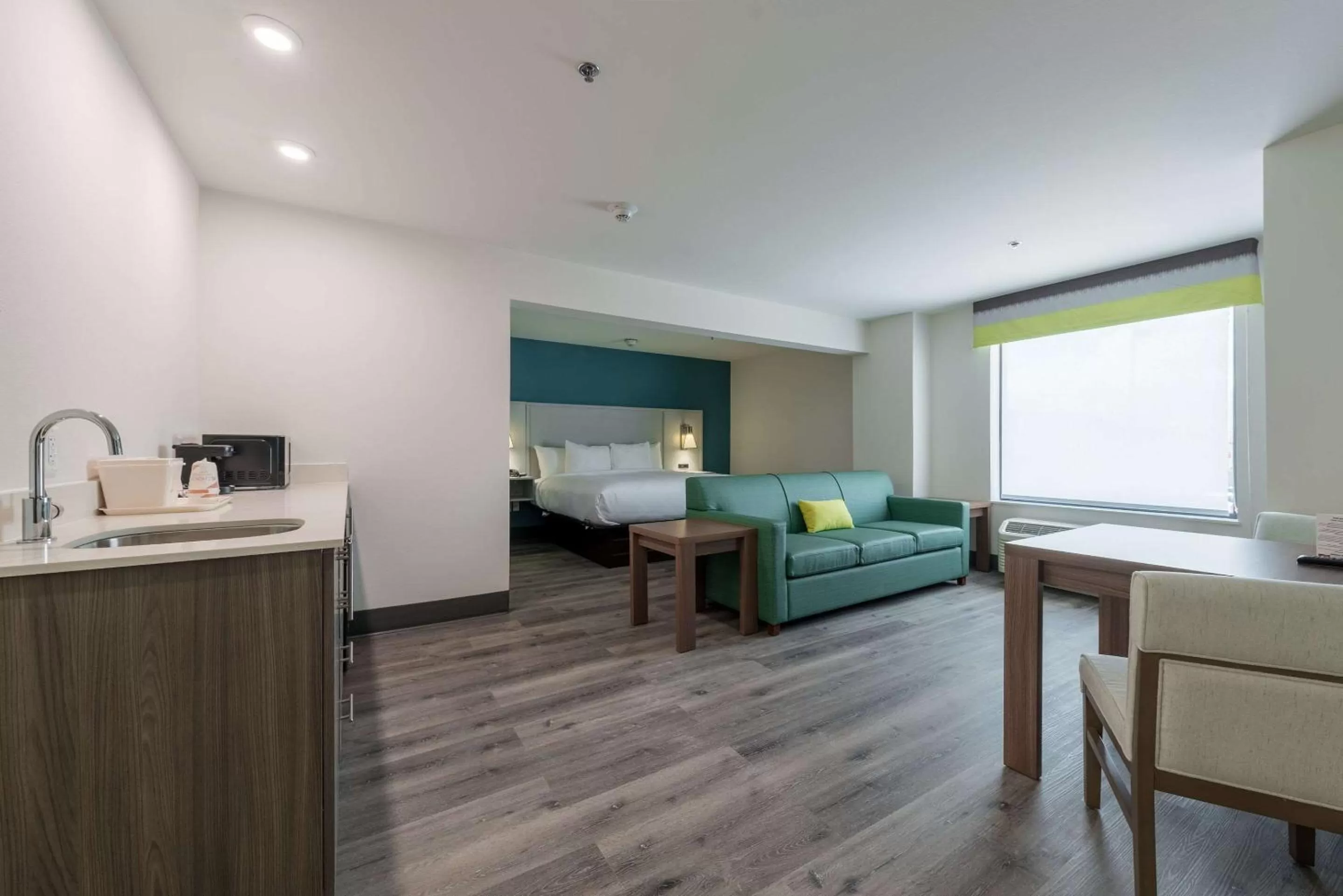 Bedroom, Bed in Comfort Suites Colorado Springs East - Medical Center Area