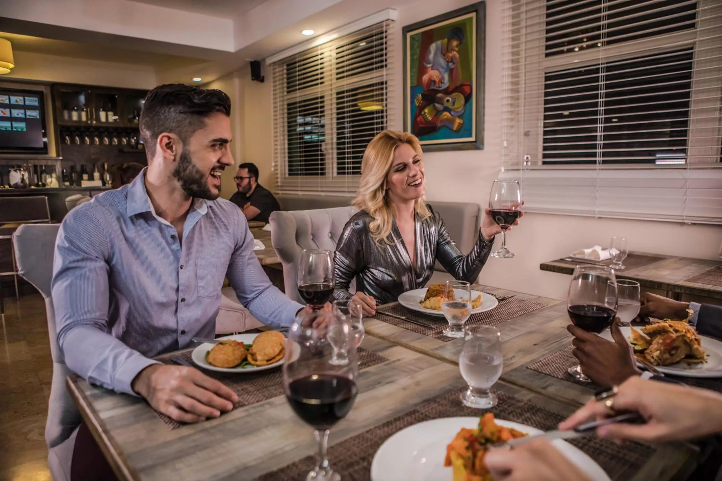 Restaurant/places to eat in Ciqala Suites Hotel - San Juan