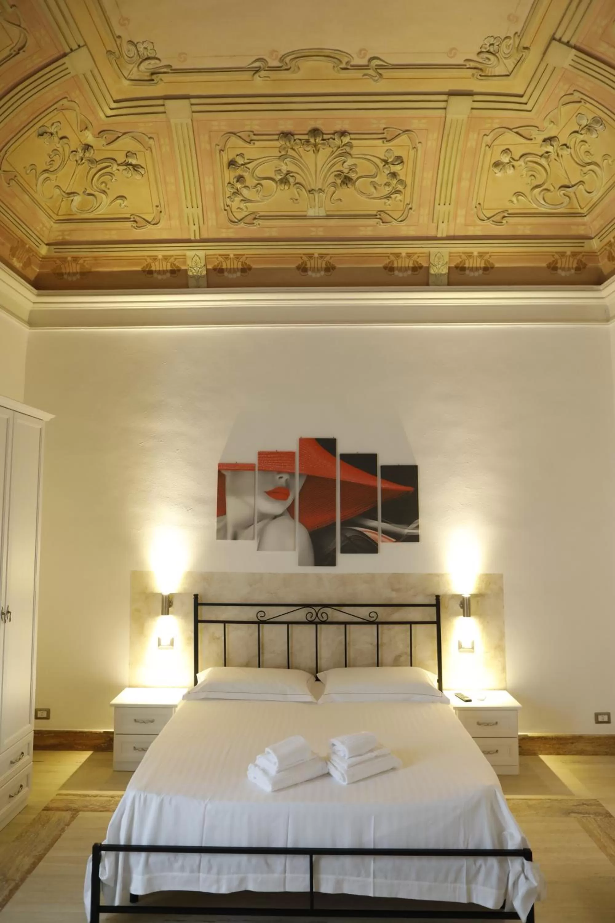 Photo of the whole room, Bed in B&B Liberty 900