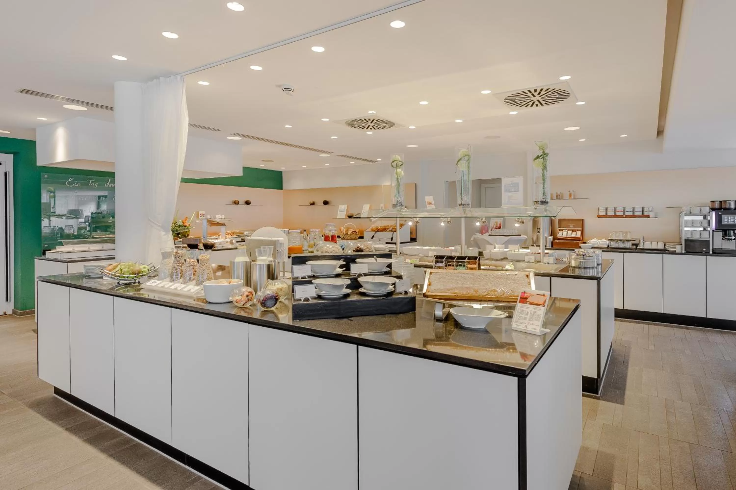 Restaurant/places to eat in Congress Hotel Mercure Nürnberg an der Messe