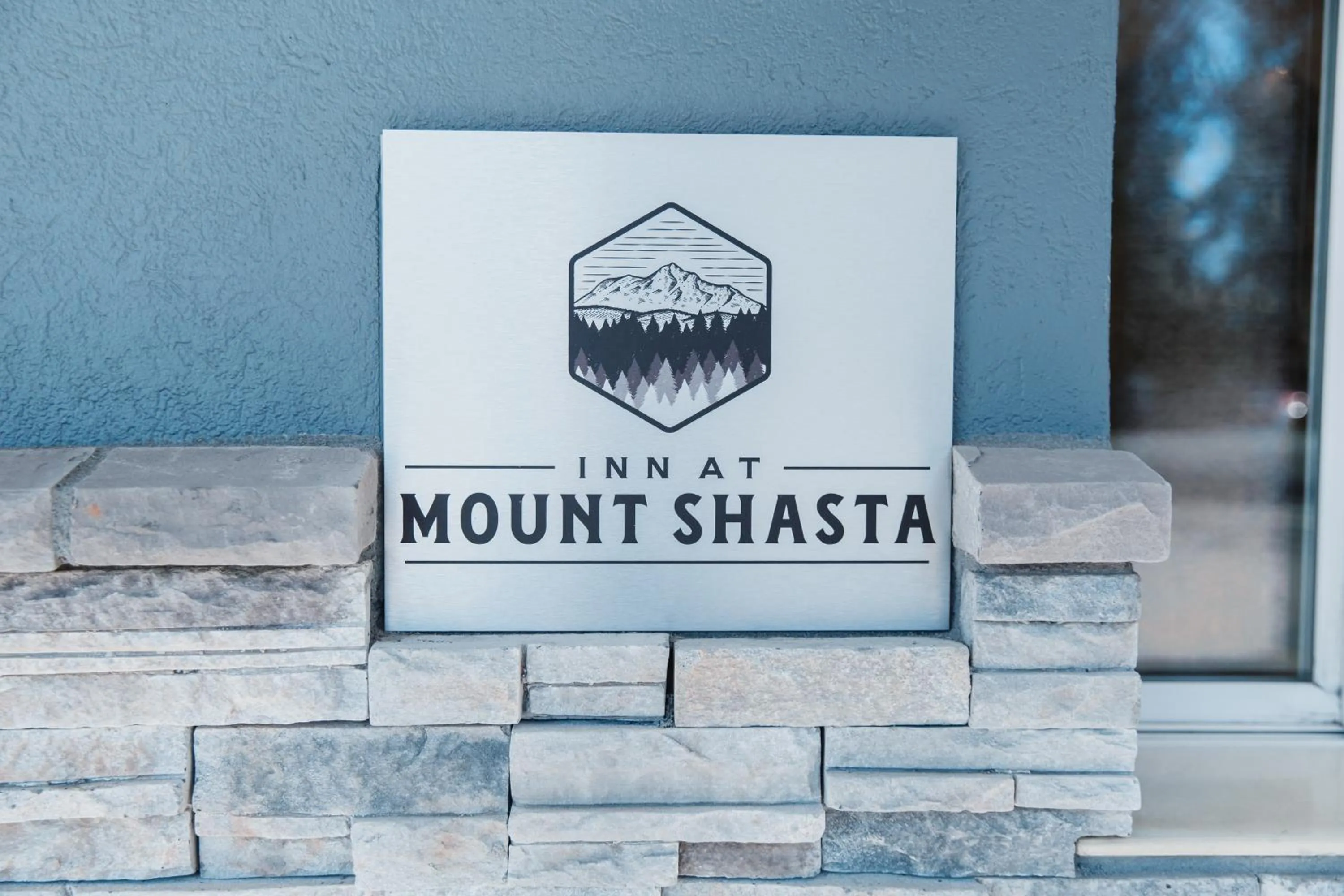 Facade/entrance in Inn At Mount Shasta