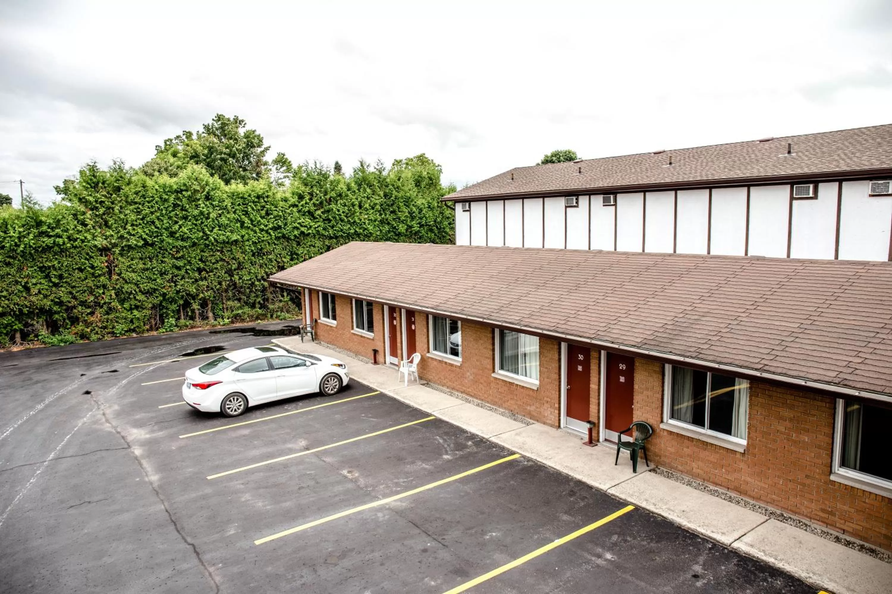 Property building in Cedar Lodge Motel