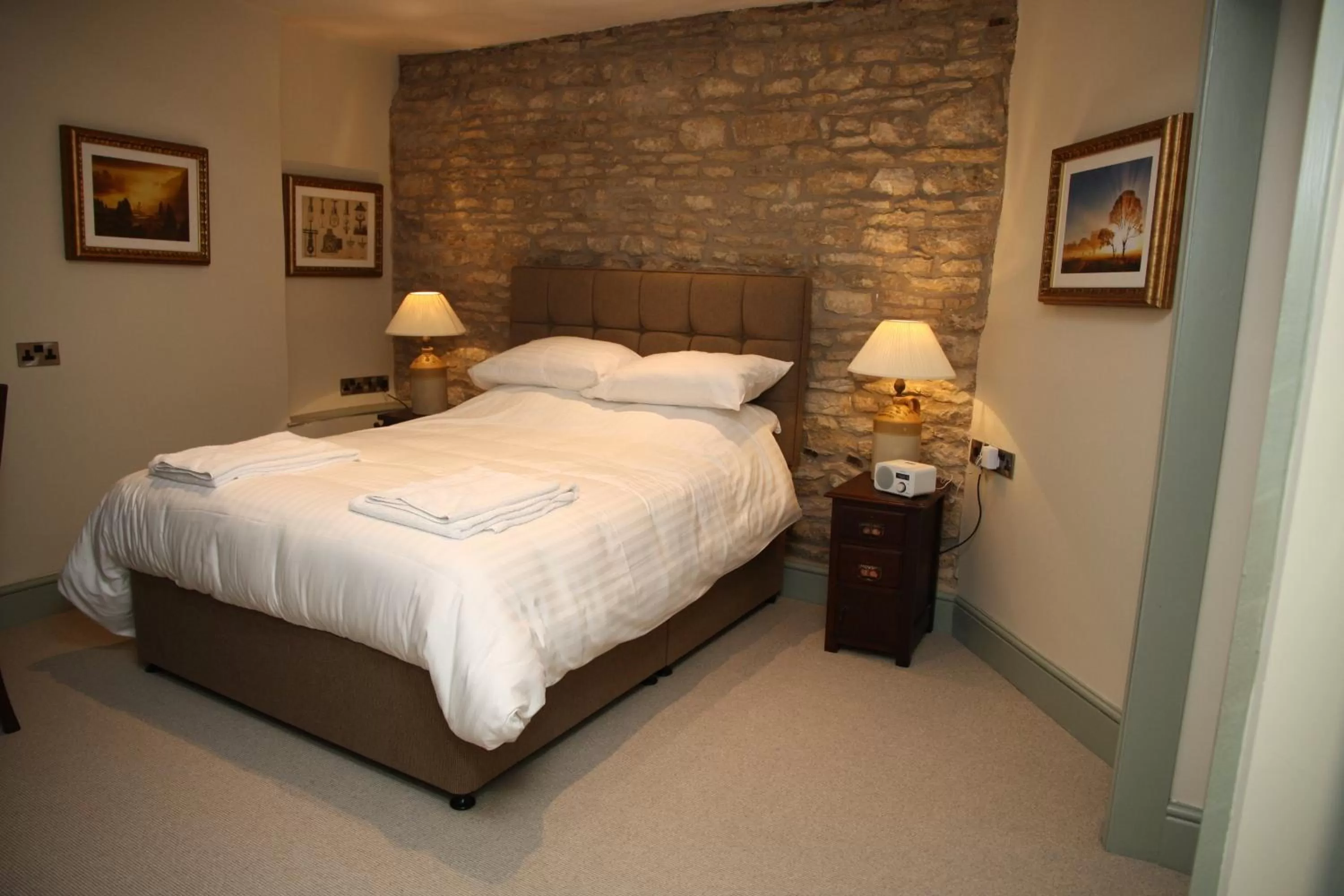 Bedroom, Bed in The Fox