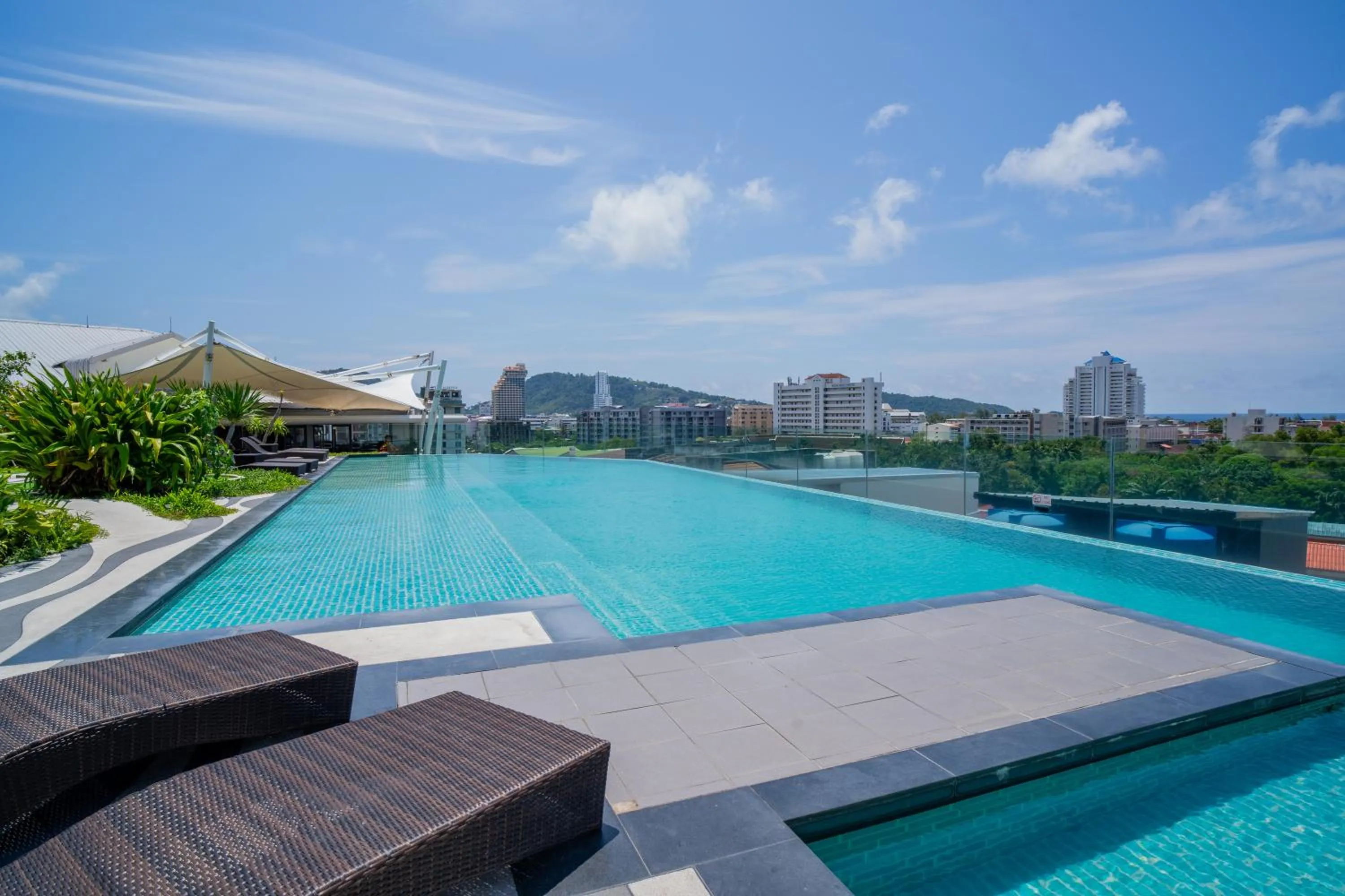 Swimming pool in Mercure Phuket Patong Journeyhub