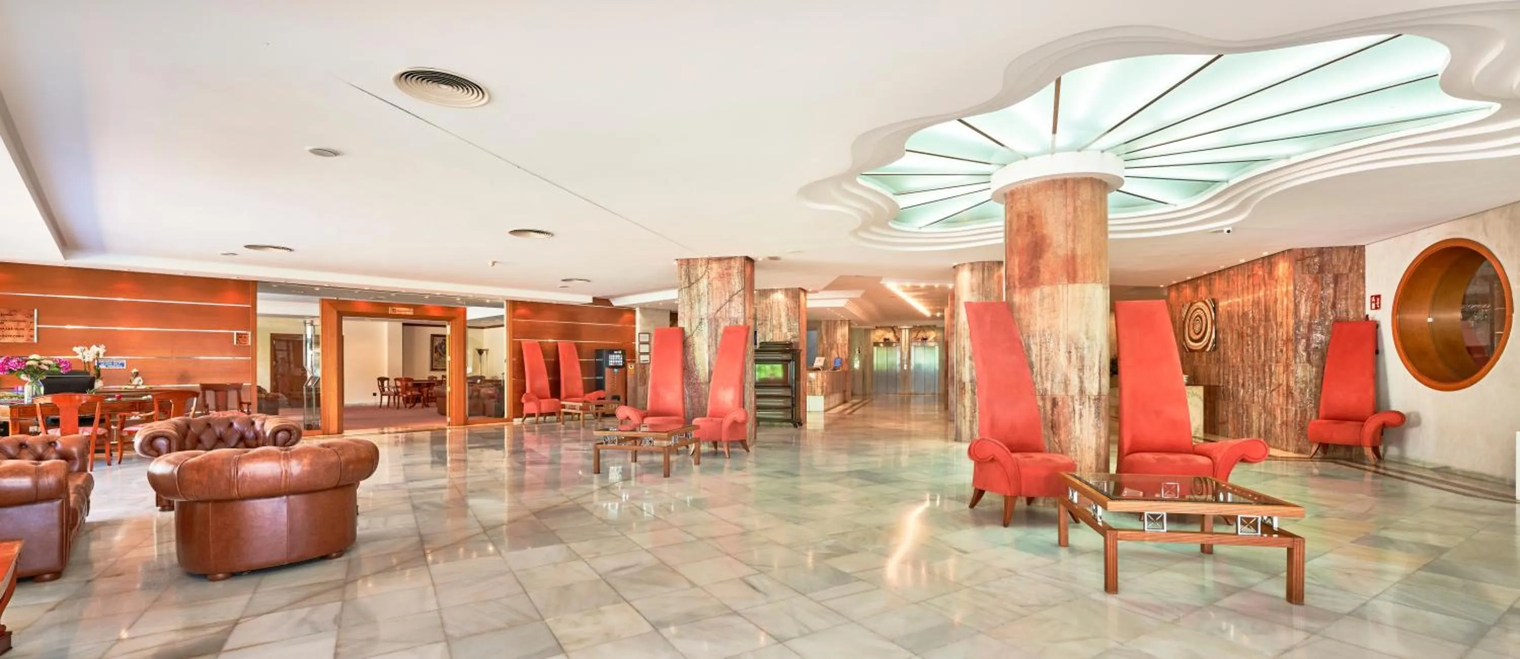 Lobby or reception in Hotel Serrano Palace