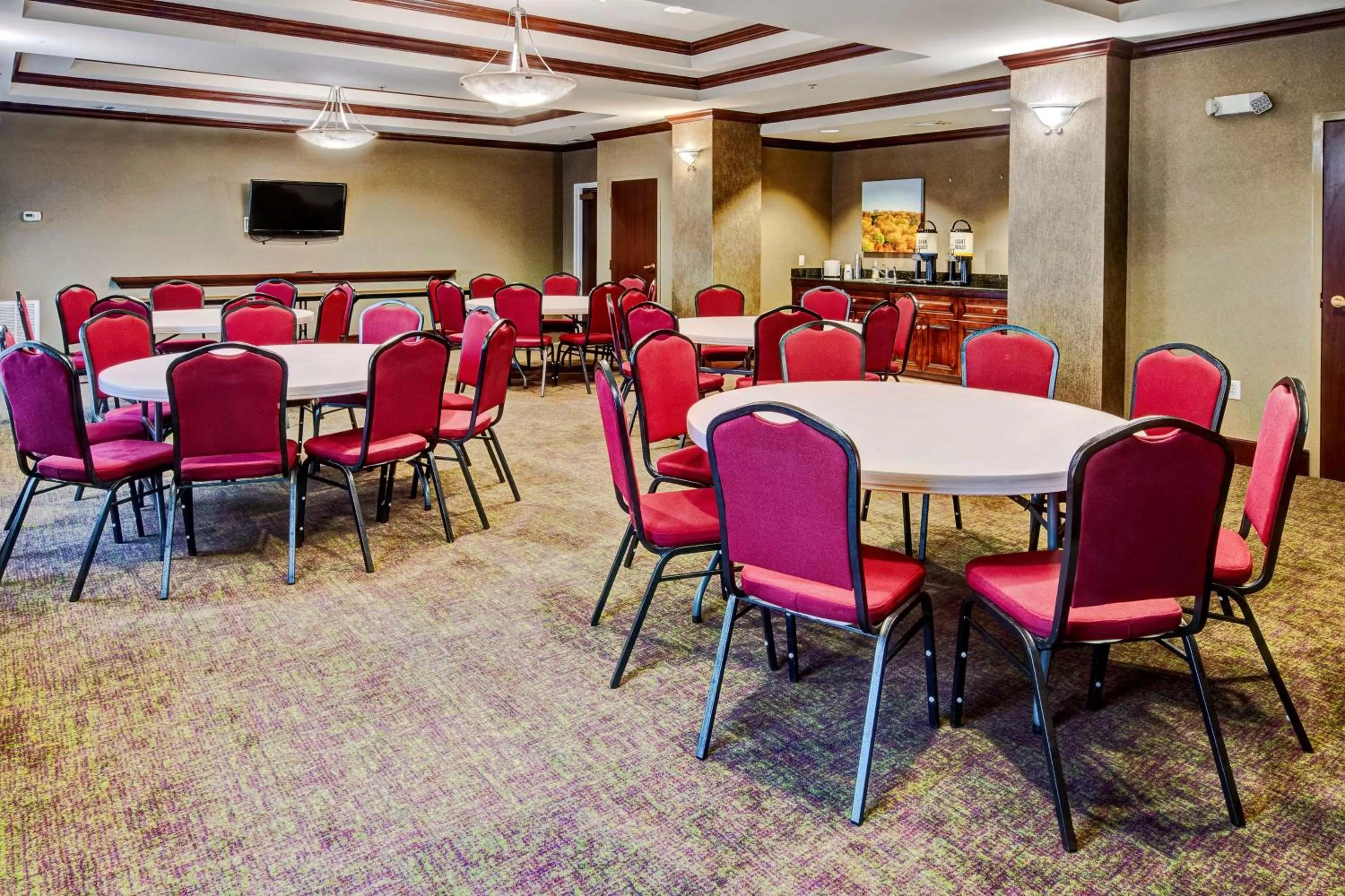 Meeting/conference room in Hampton Inn Van Buren