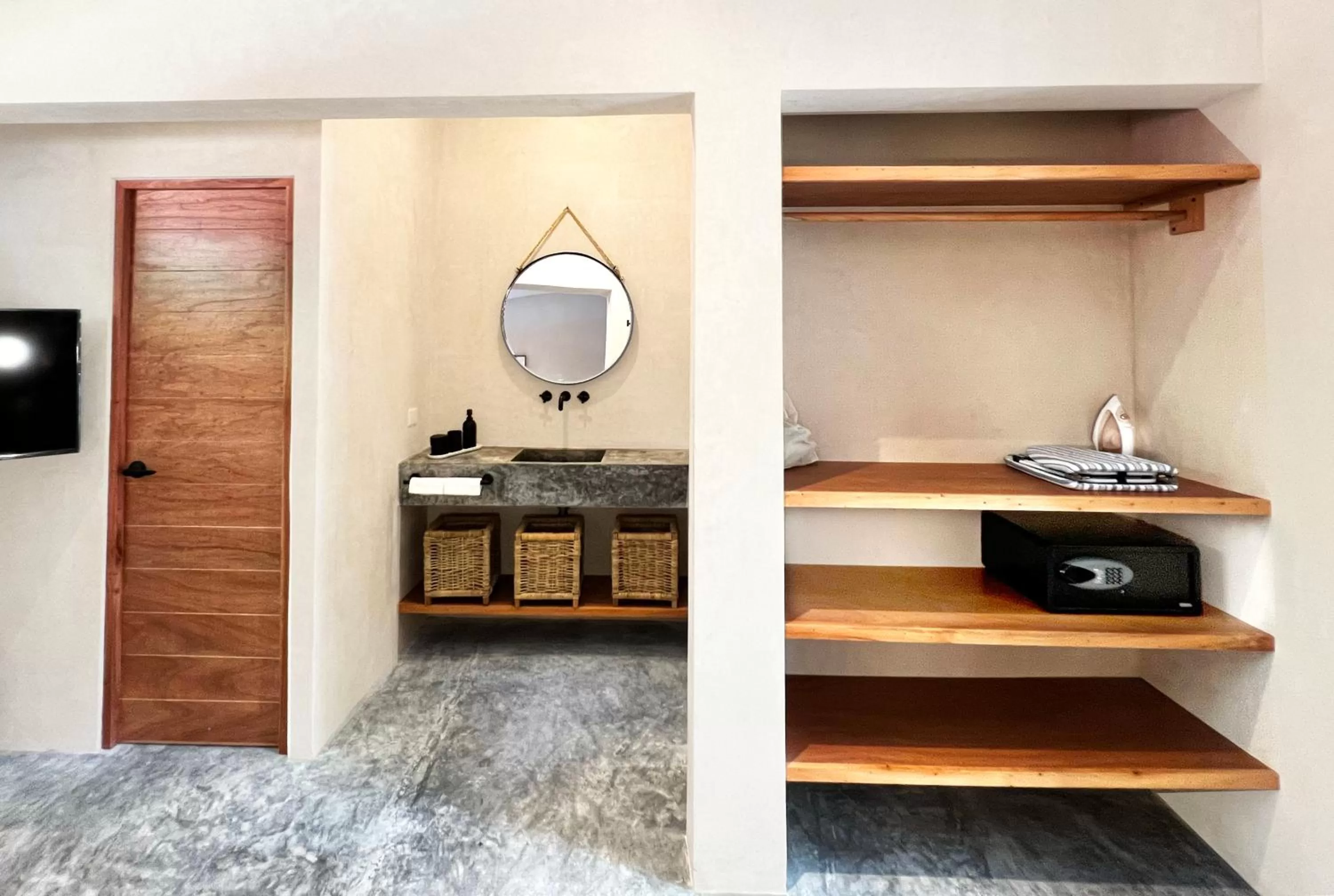 wardrobe in Hotel Aalada Playa del Carmen