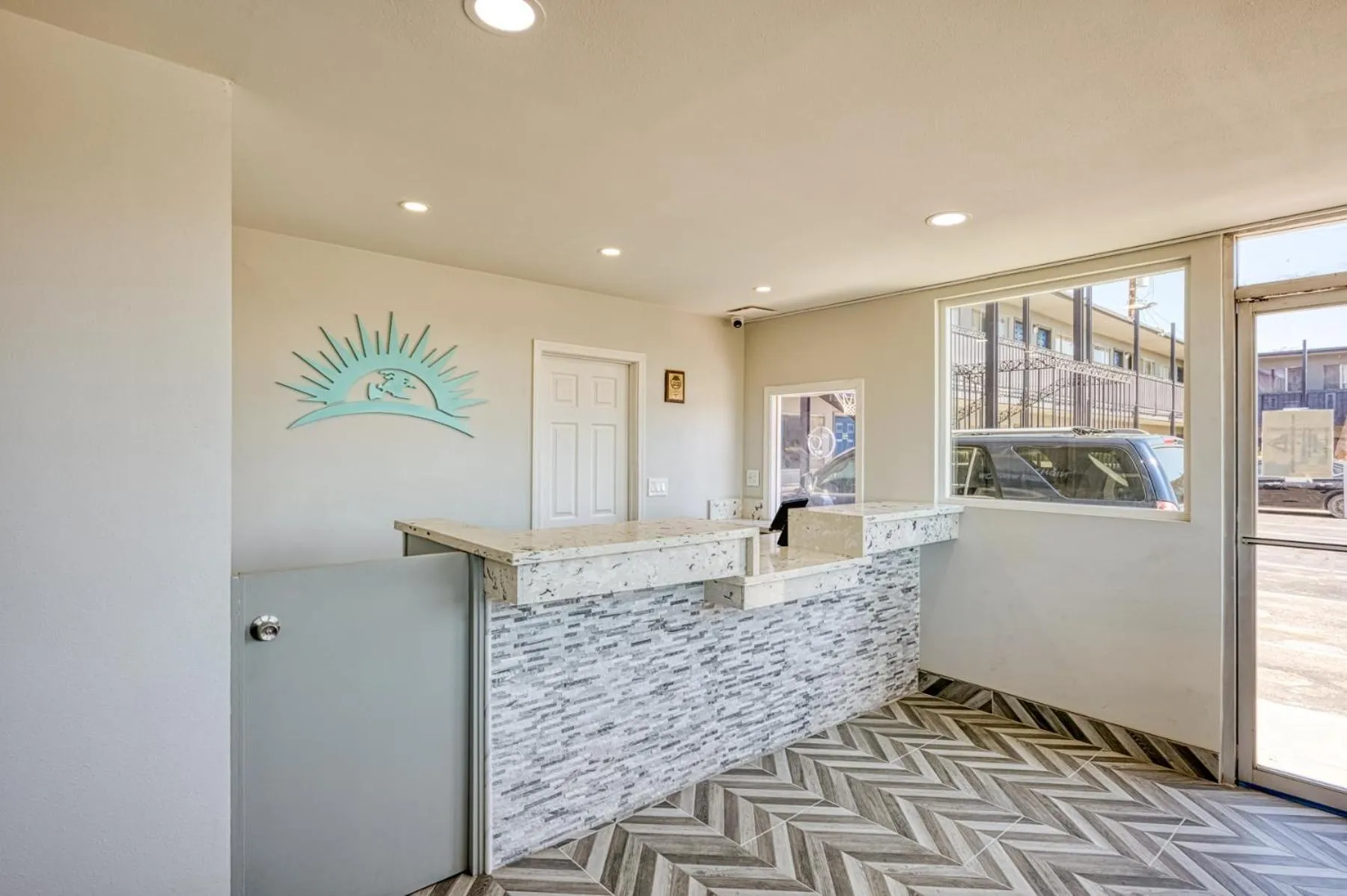 ERTH INN by AGA- Mojave