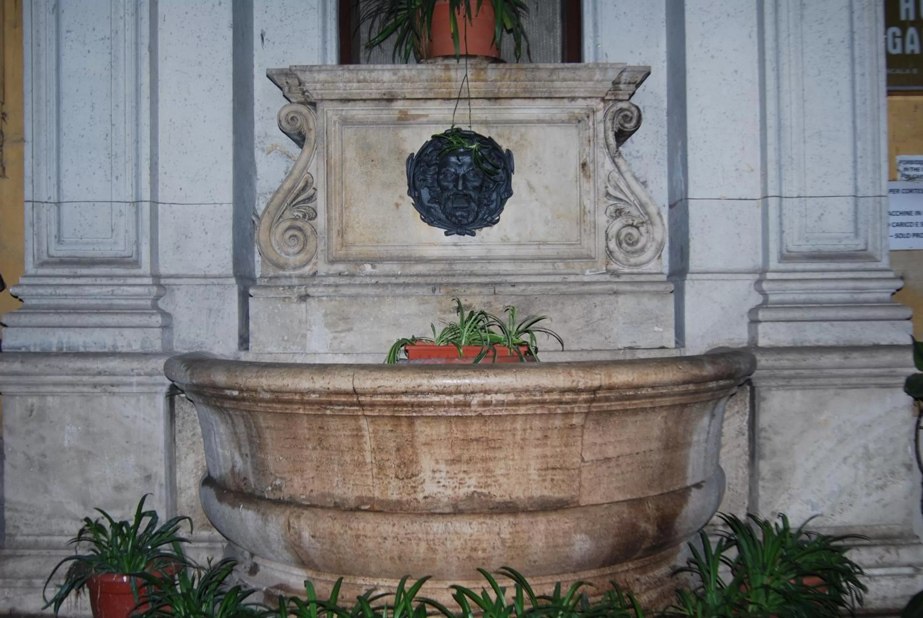 Facade/entrance in B&B Roma Royal Residence