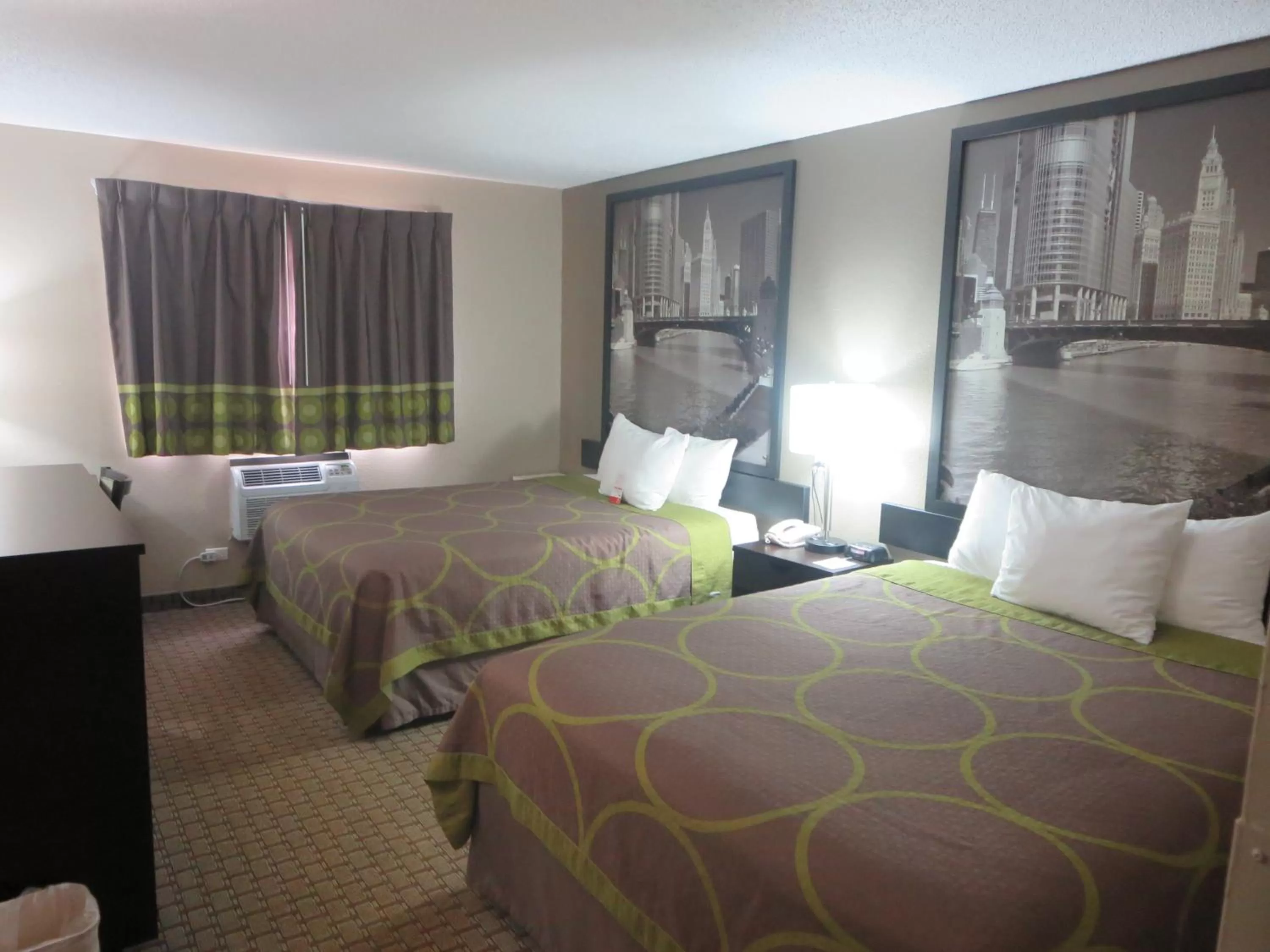 Bed in Super 8 by Wyndham Mundelein/Libertyville Area