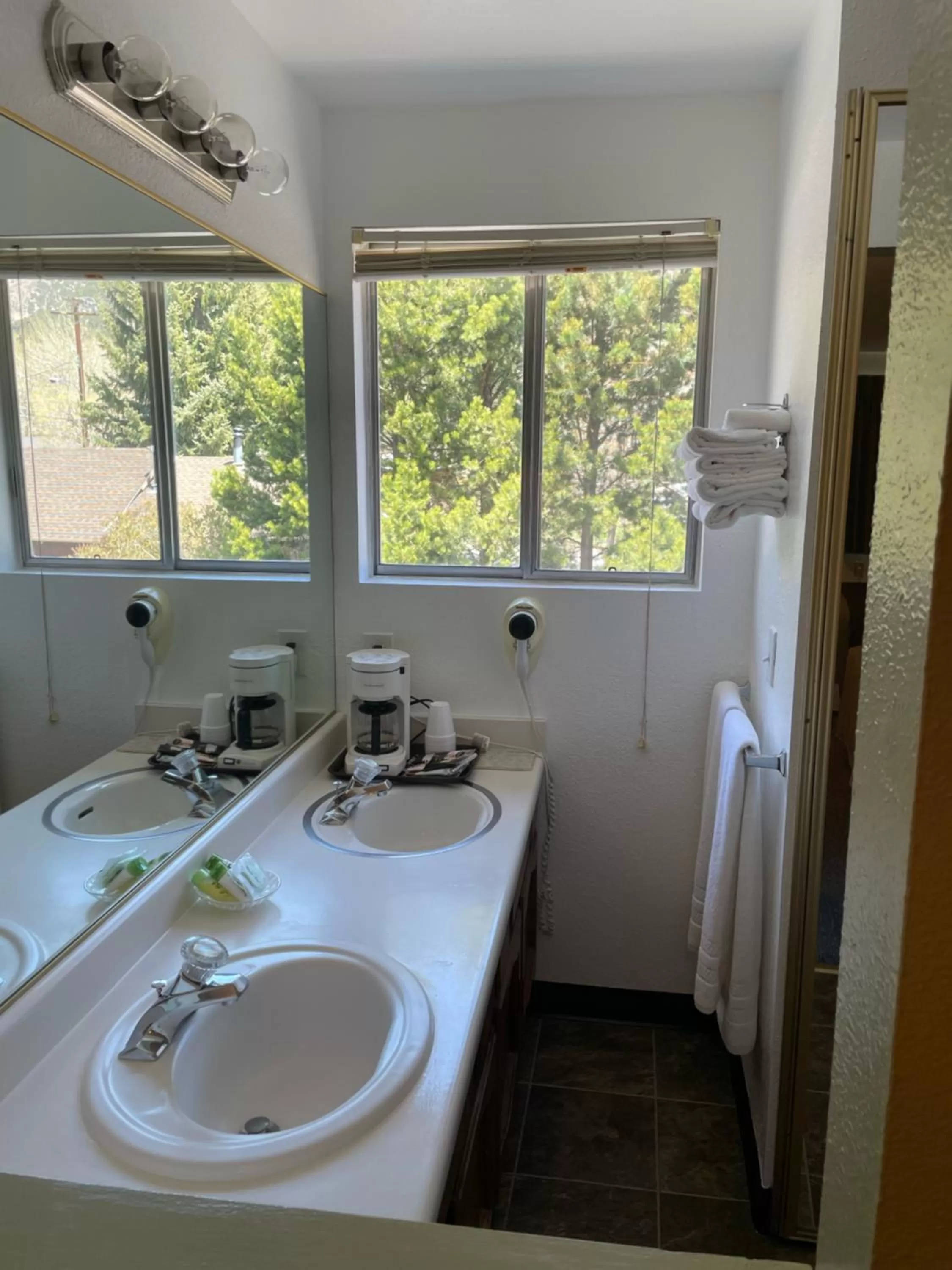 Bathroom in Murphey's Motel LLC