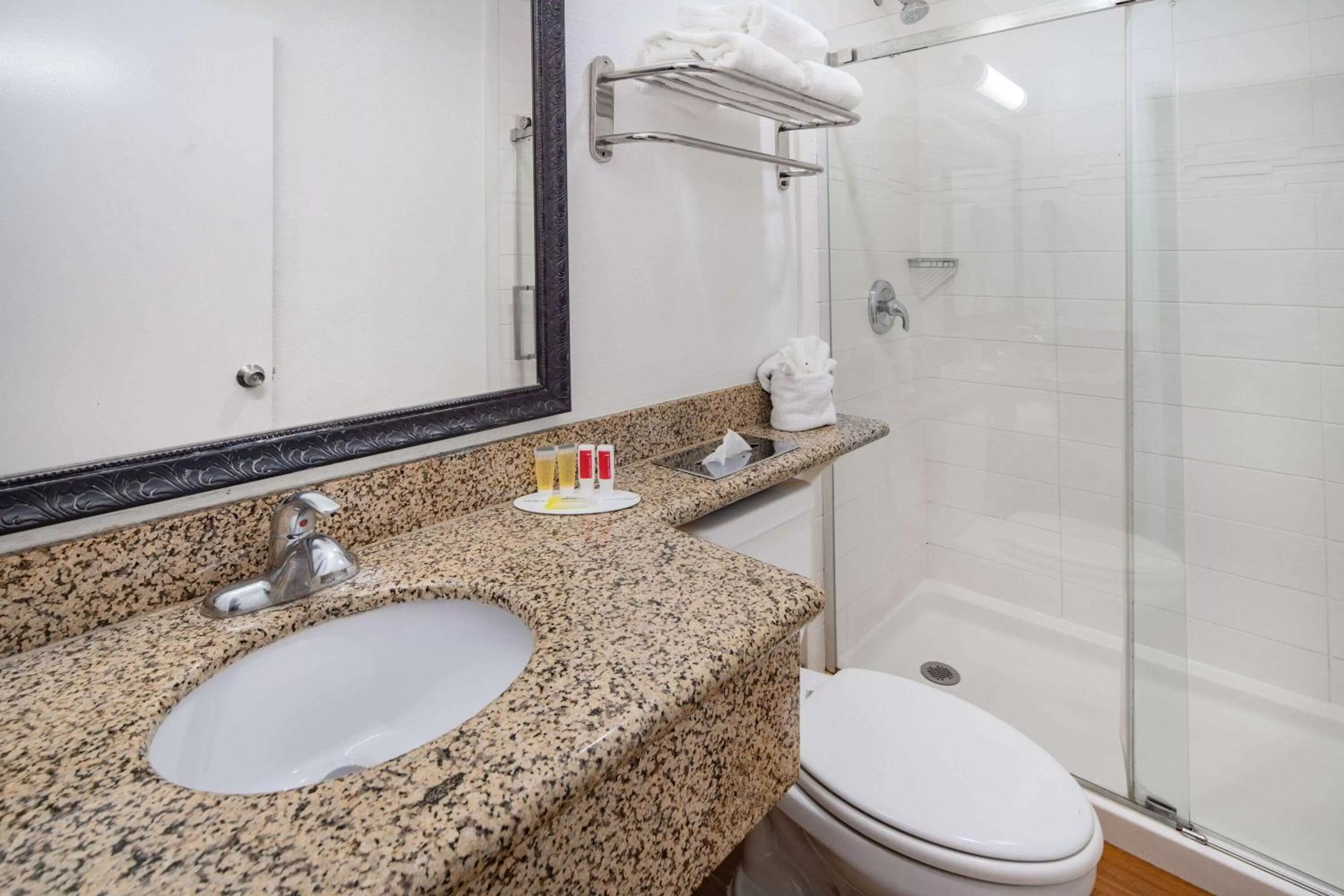 TV and multimedia in Super 8 by Wyndham San Diego Hotel Circle