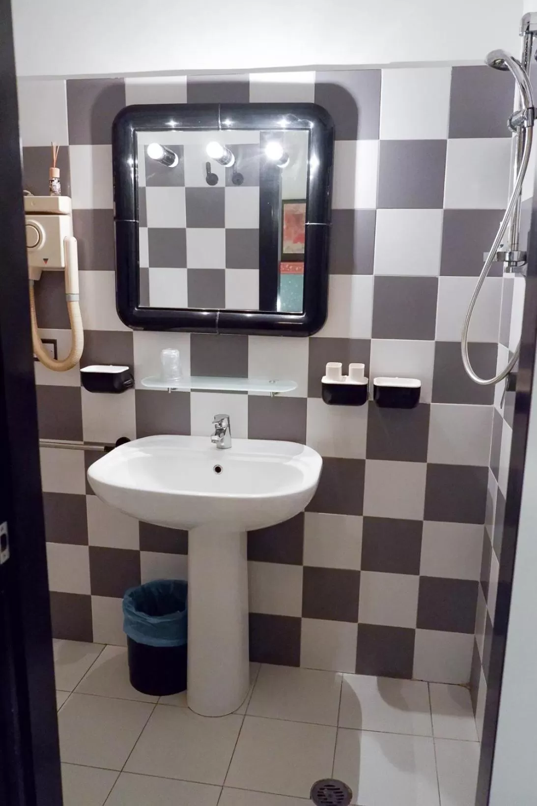 Shower in Hotel Letizia