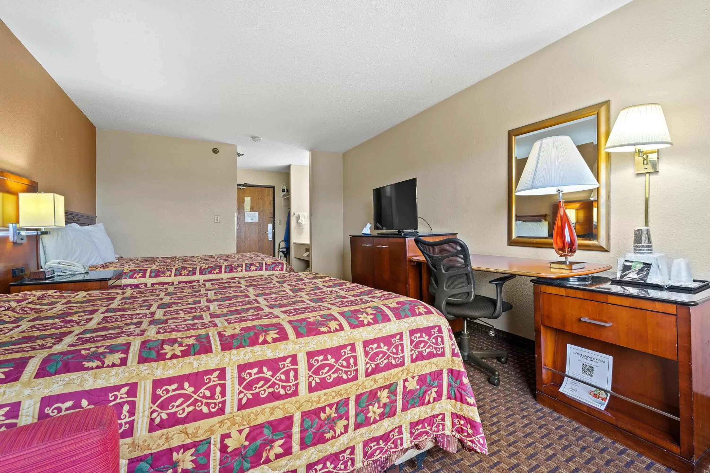 Bedroom, Bed in Geneva Motel