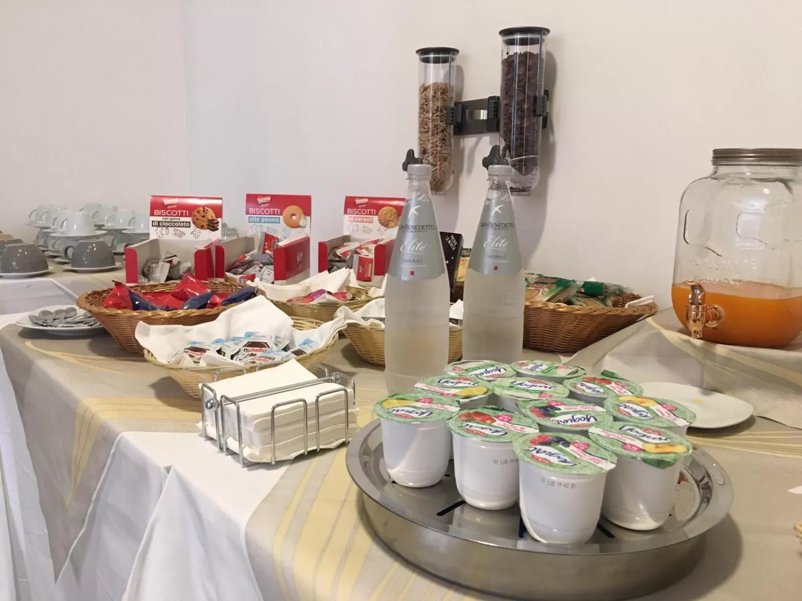 Breakfast in Moonlight Hotel&Suites