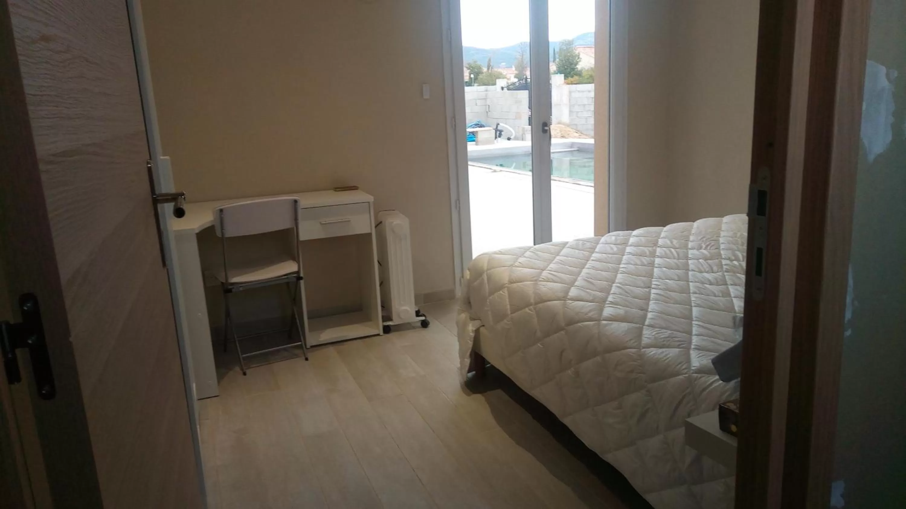 Bedroom, Bed in Les Figues