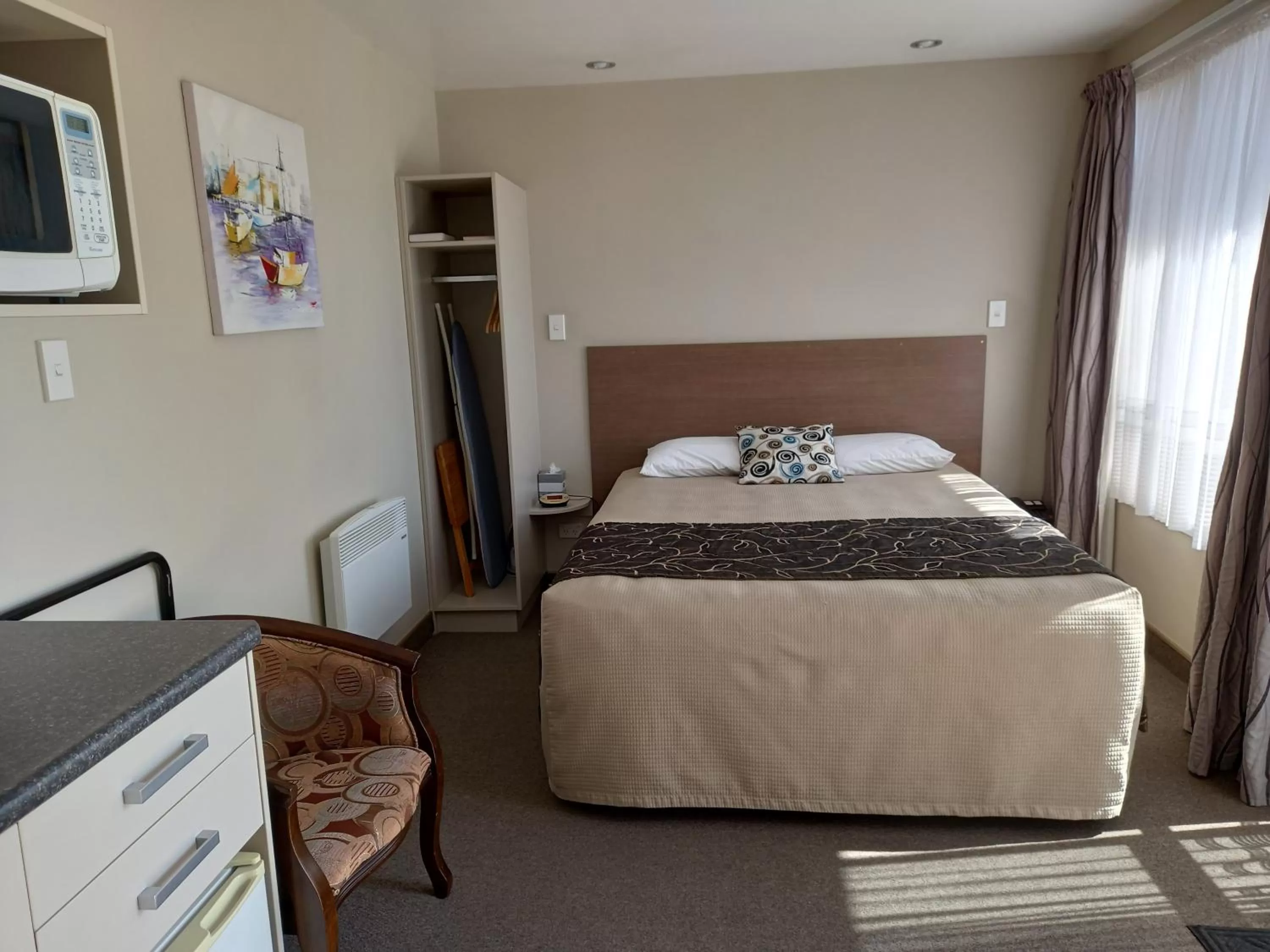 Photo of the whole room, Bed in Comfort Inn Tayesta Motel