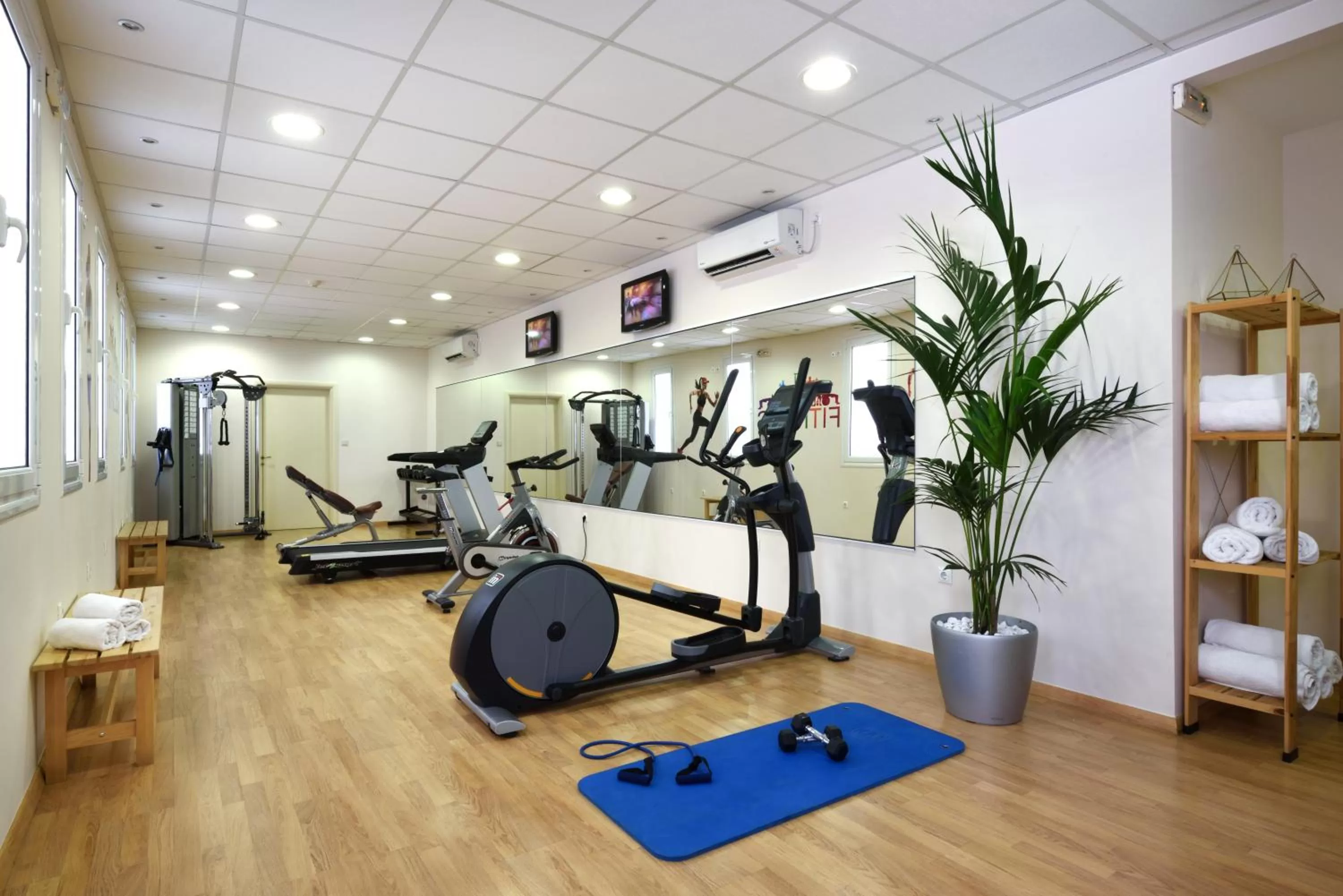 Fitness centre/facilities in Titania Hotel