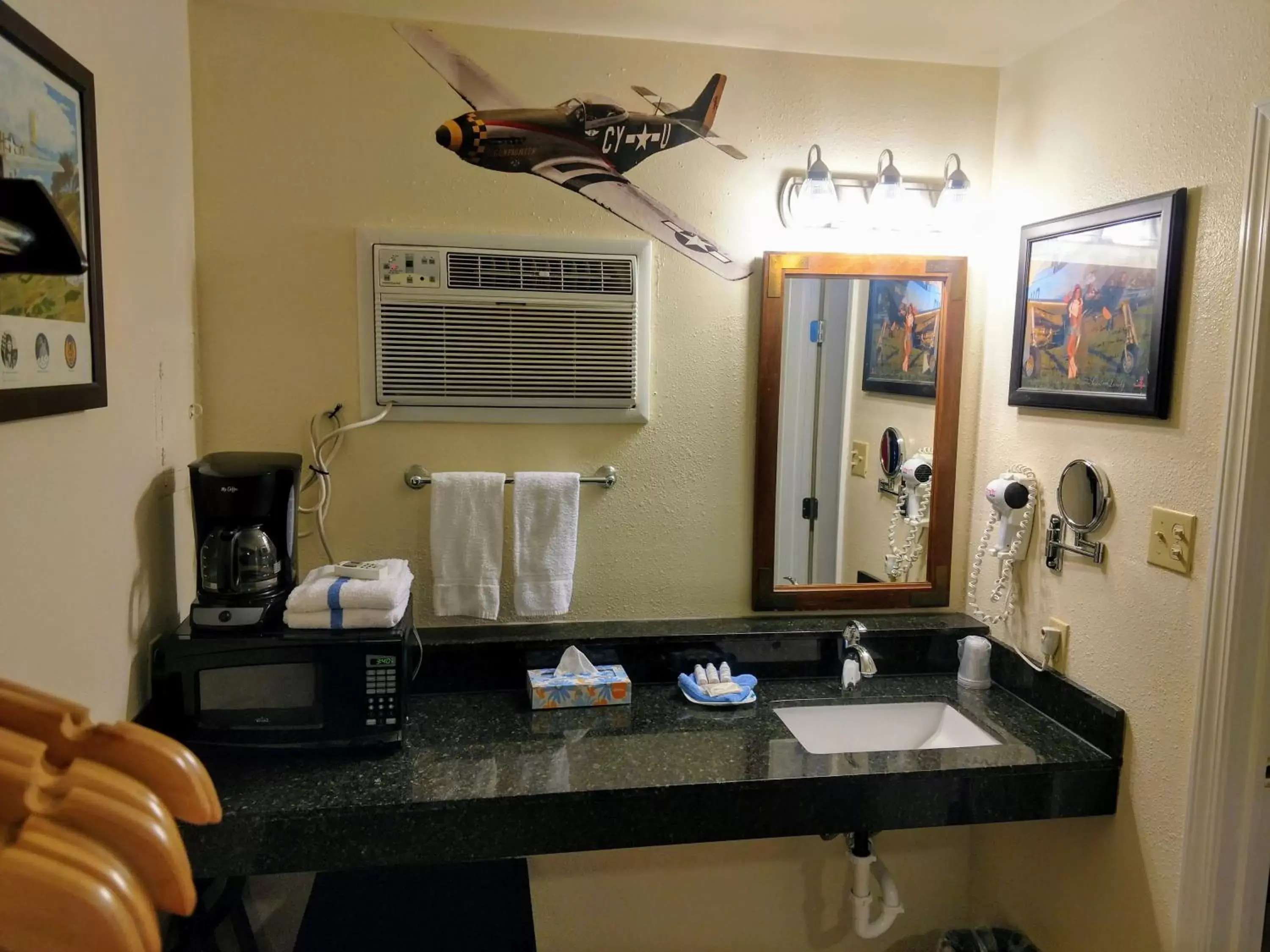 Queen Room in Amelia's Landing Queen Room in Amelia's Landing