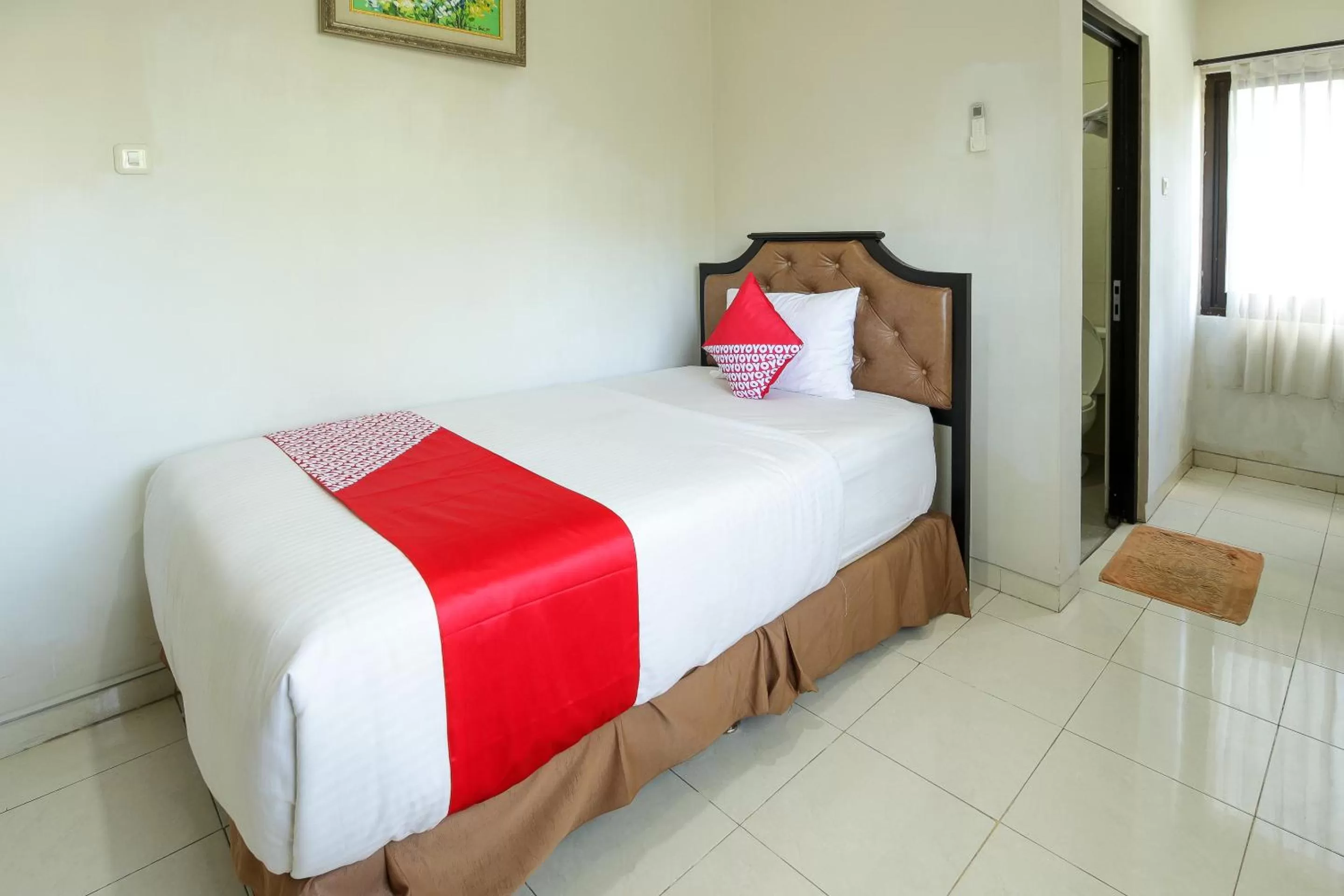Bedroom, Bed in OYO 734 Tuban Torres Accomodation