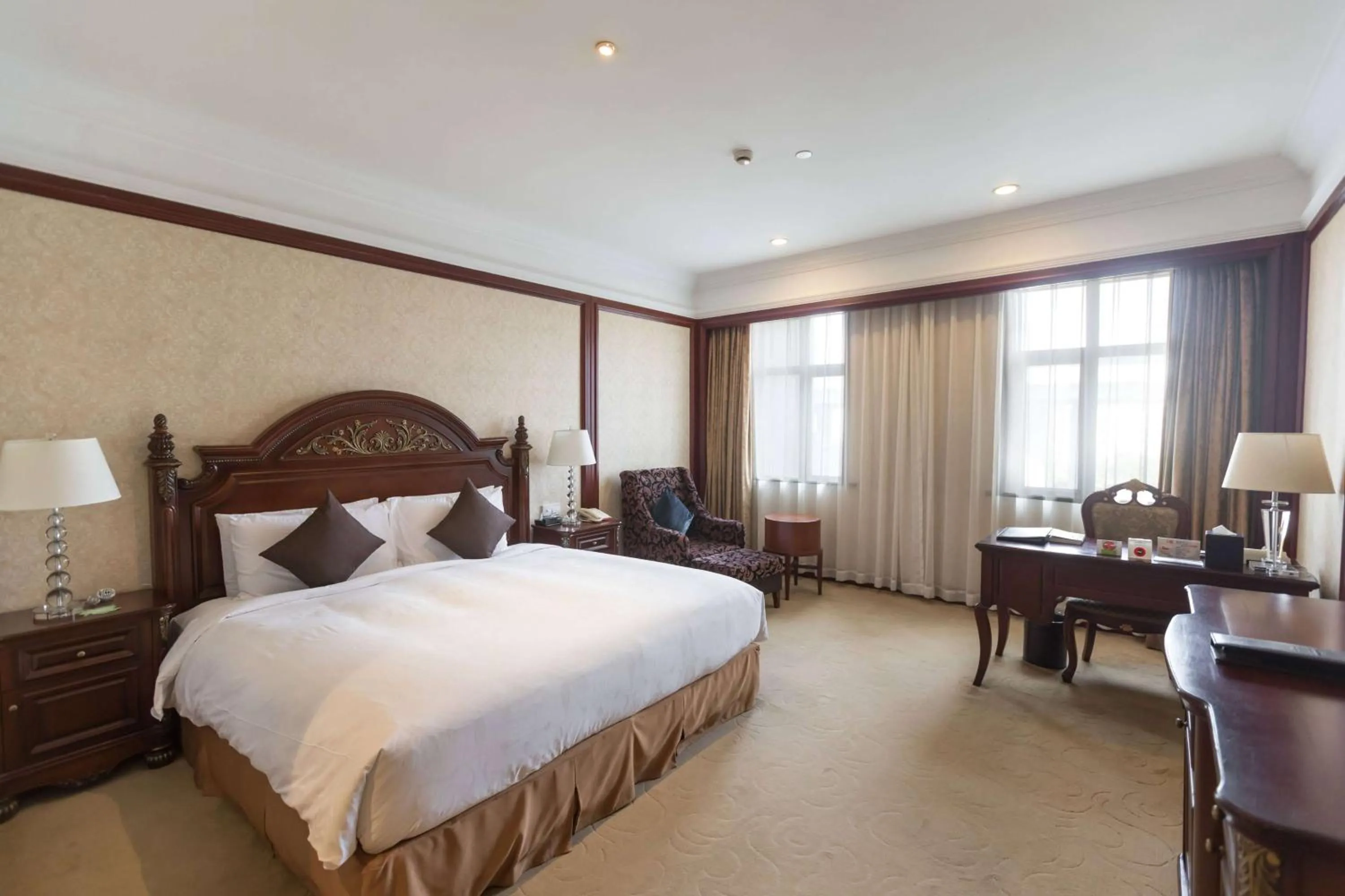 Photo of the whole room, Bed in Wyndham Shanghai Hongqiao-Near NECC