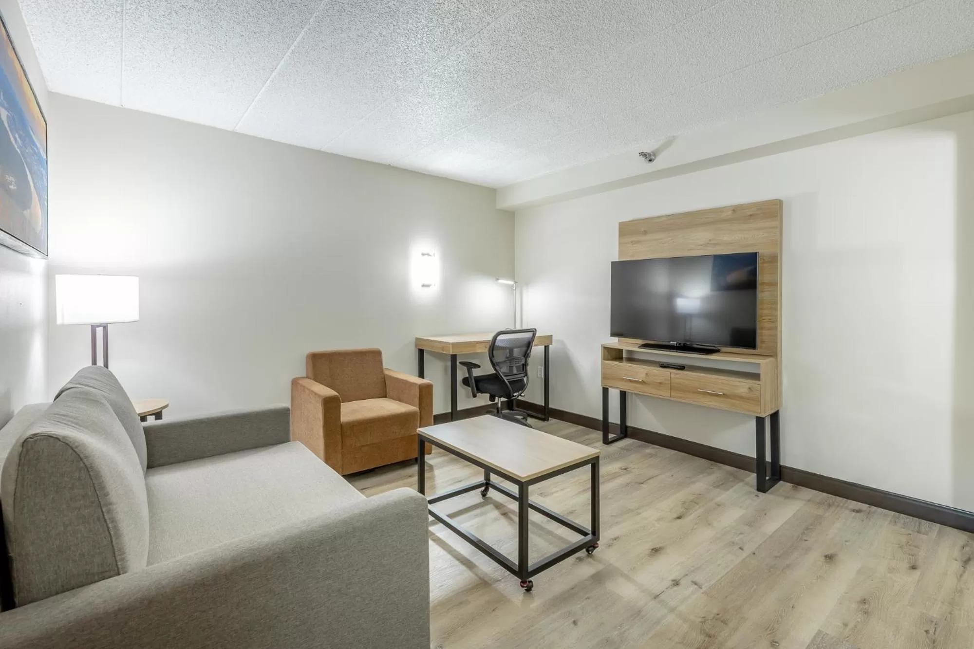 Photo of the whole room in Comfort Inn & Suites Chattanooga-East Ridge