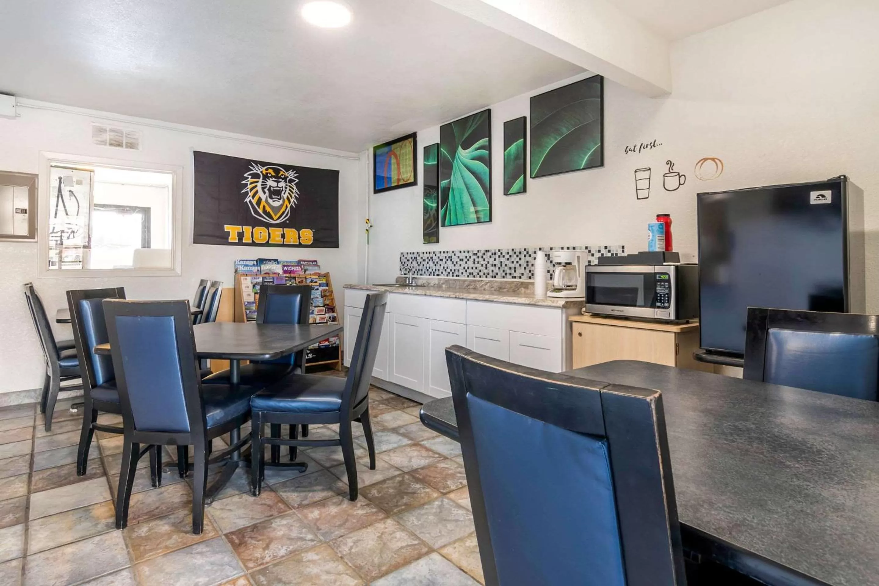 Restaurant/places to eat, Dining Area in Rodeway Inn