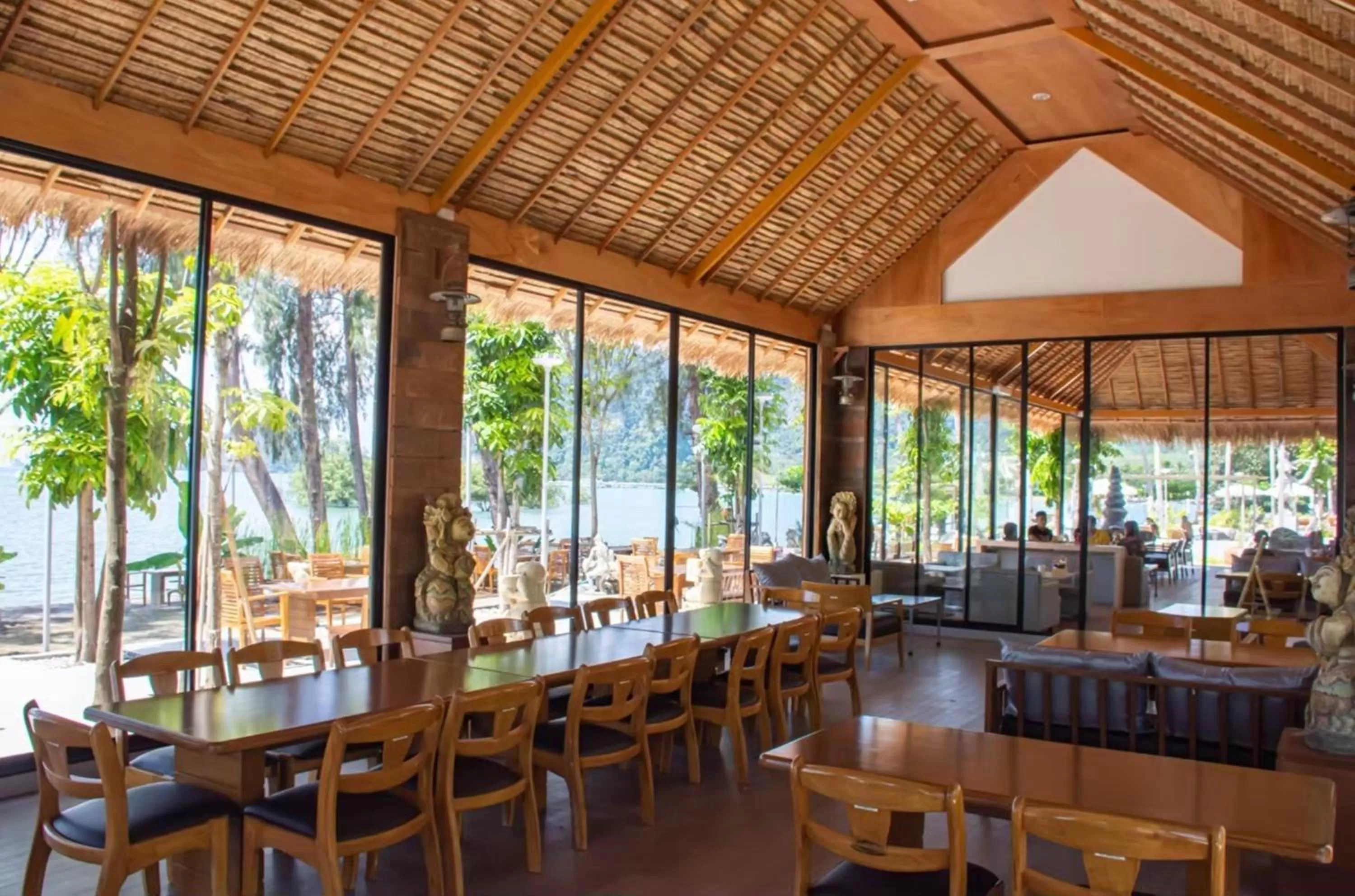 Restaurant/places to eat in Villa Cha-Cha Krabi Beachfront Resort