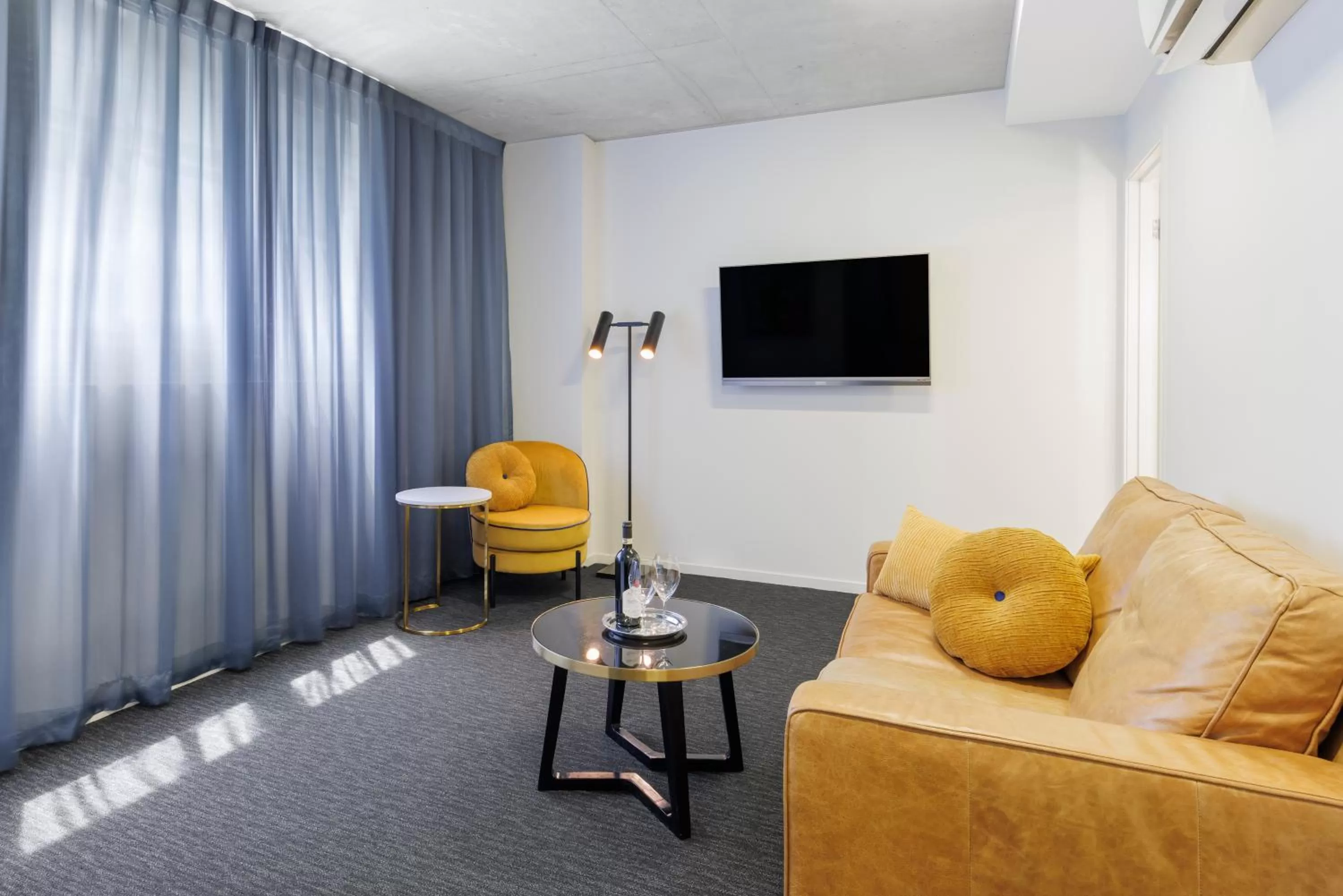 TV and multimedia, Seating Area in Mercure Melbourne St Kilda Road