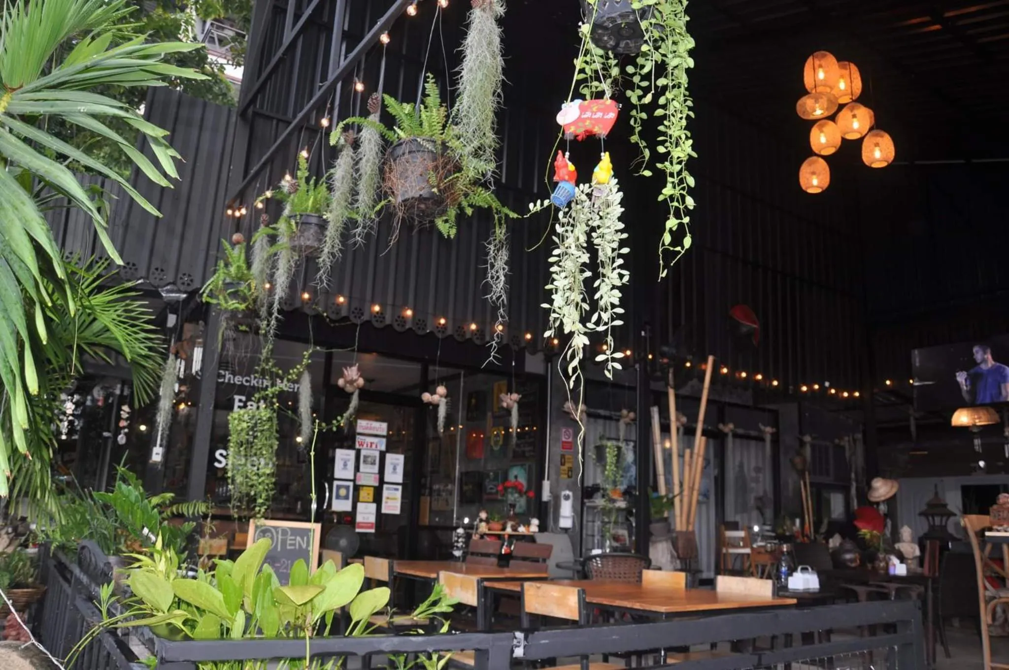 Restaurant/places to eat in Eat n Sleep