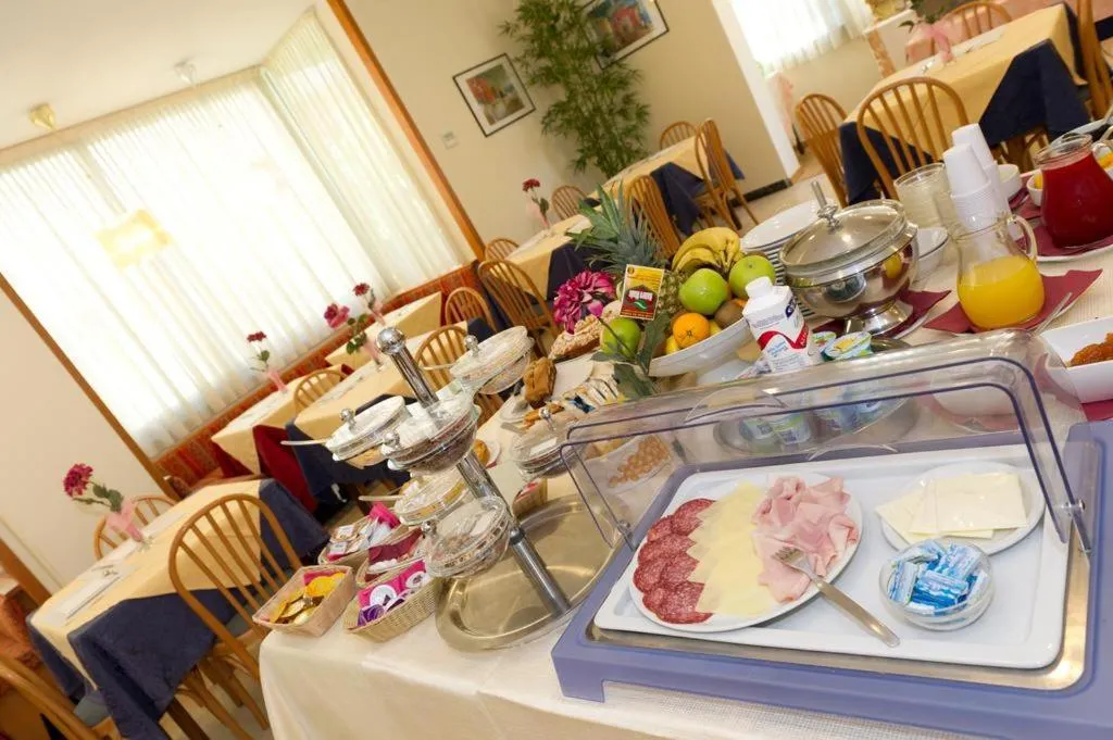 Restaurant/places to eat in Hotel St Pierre