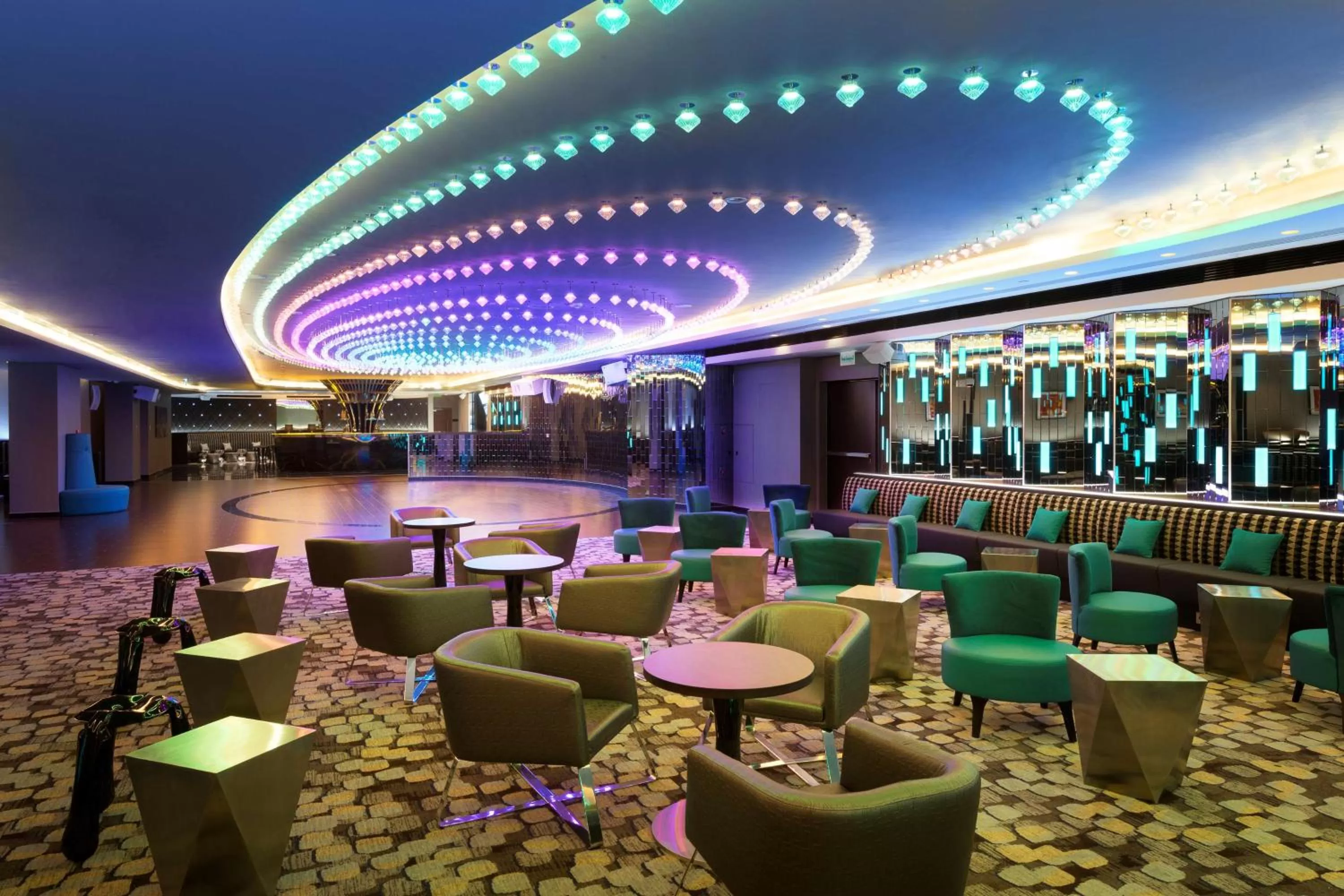 Lounge or bar in DoubleTree by Hilton Hotel & Conference Centre Warsaw