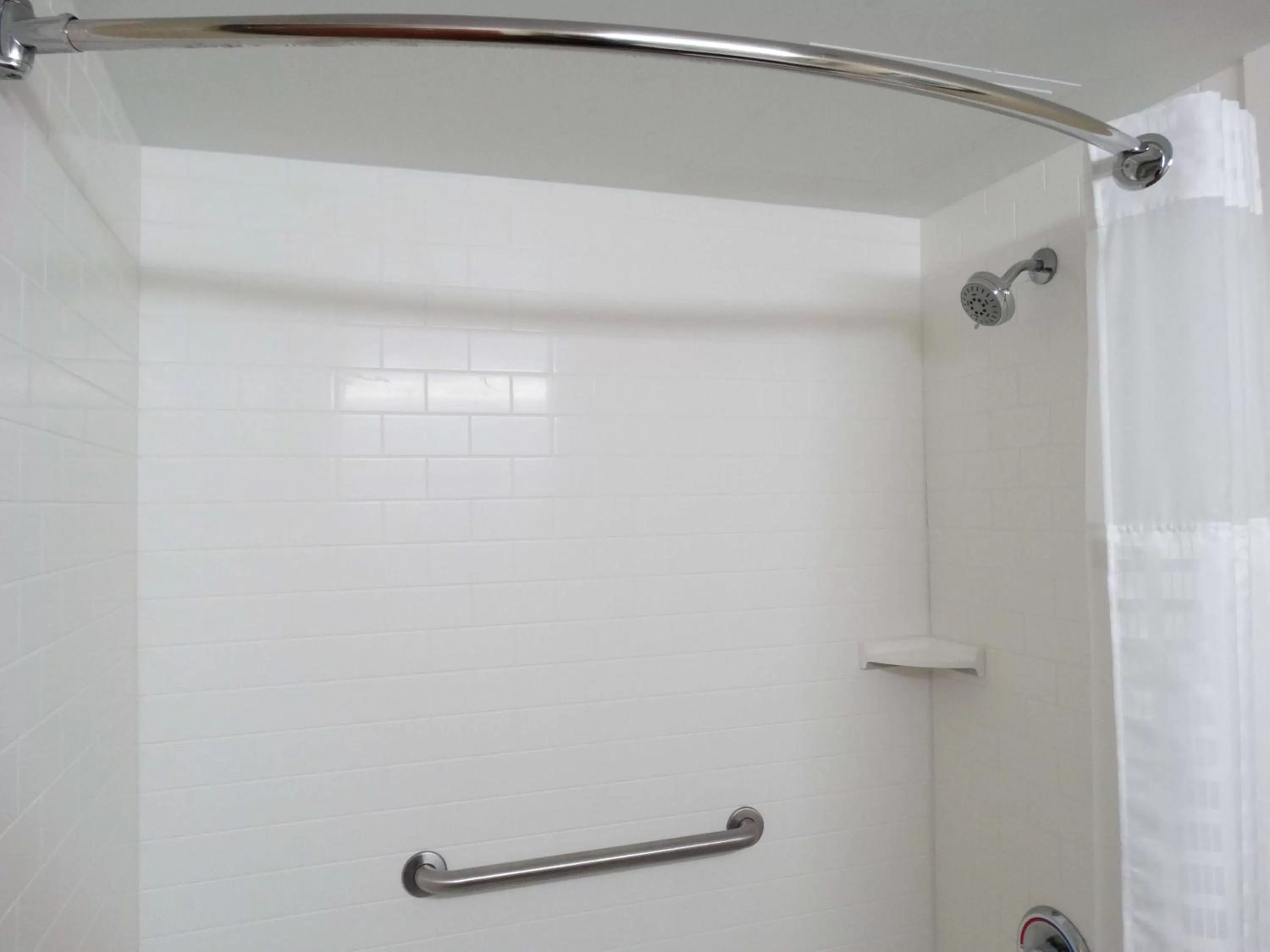 Bathroom in Best Western Warren Hotel