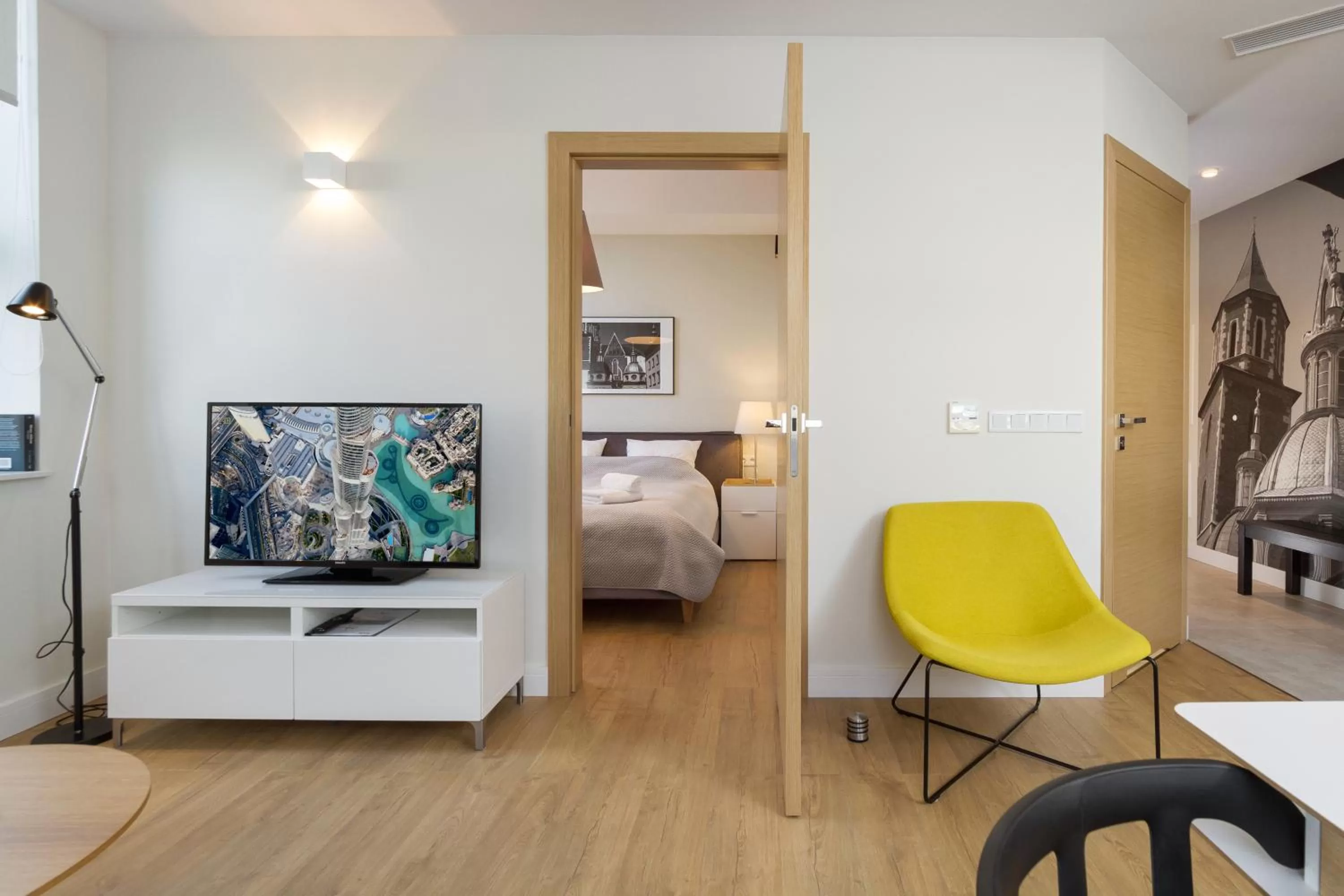 TV and multimedia, Bed in Riverside Aparthotel Cracow