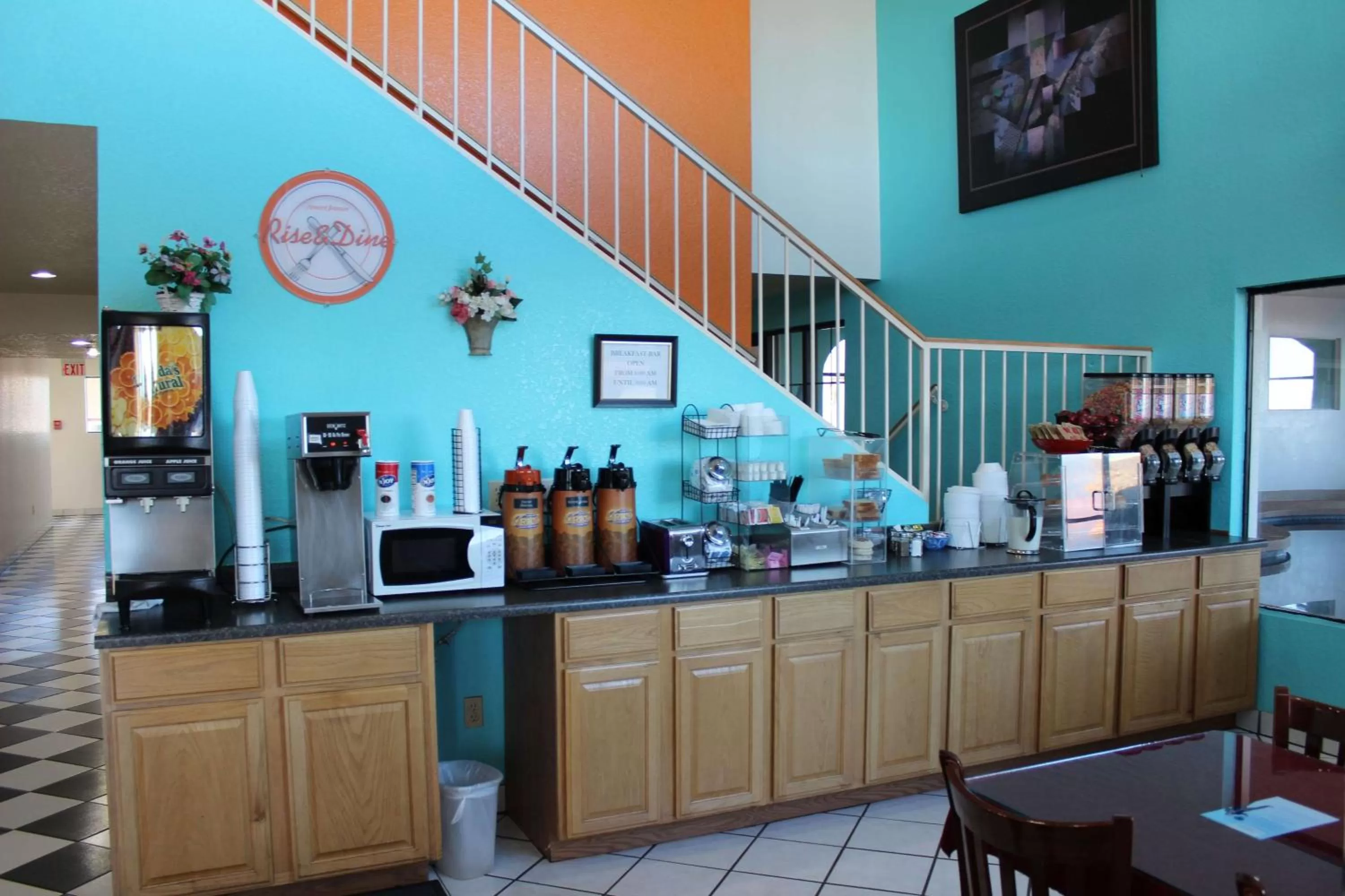 Restaurant/places to eat in Howard Johnson by Wyndham Holbrook