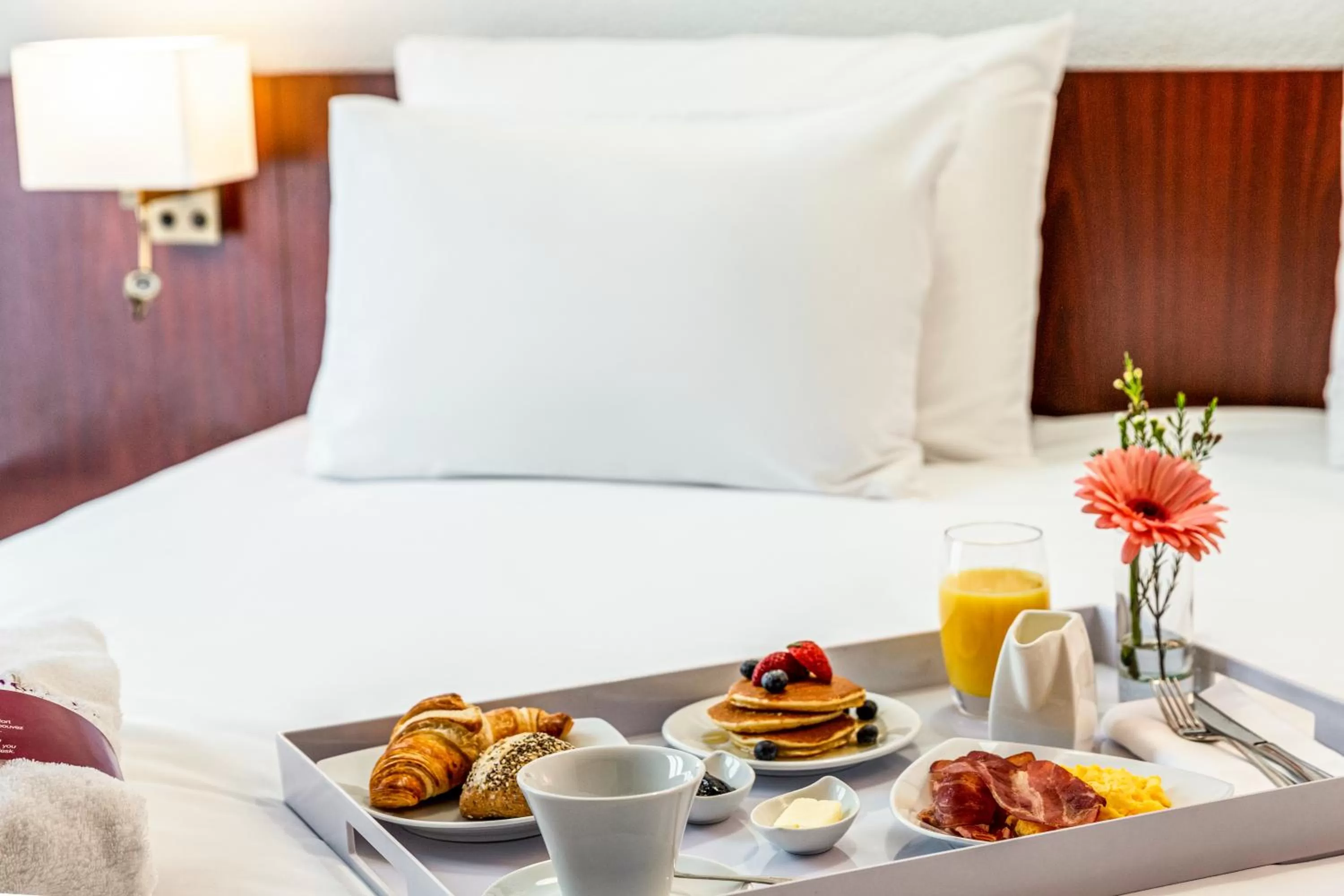 Bedroom, Bed in Mercure Lourdes Impérial