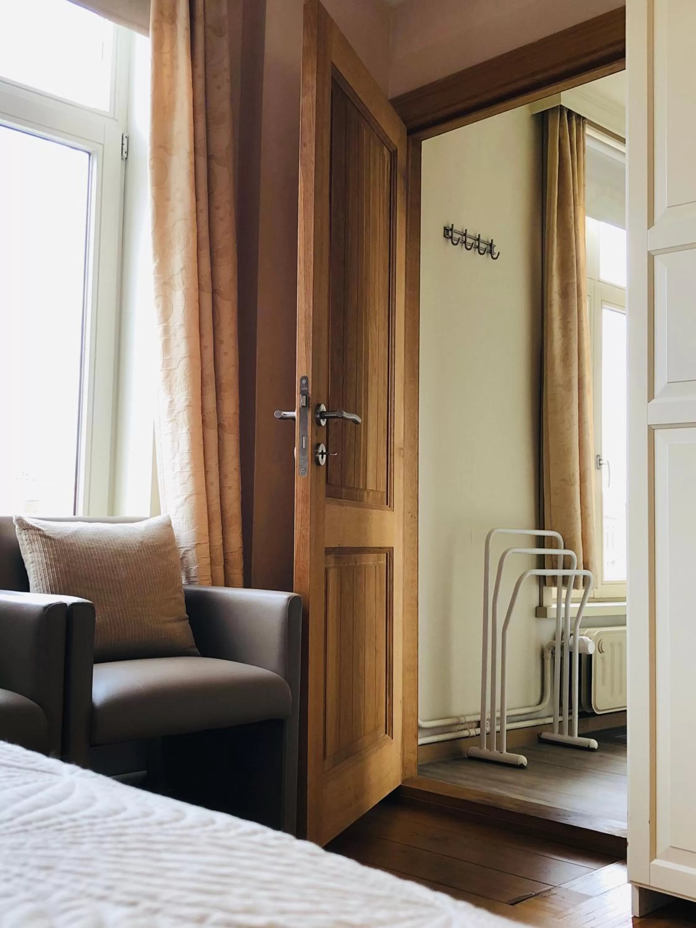 Shower, Bed in B&B Coupure