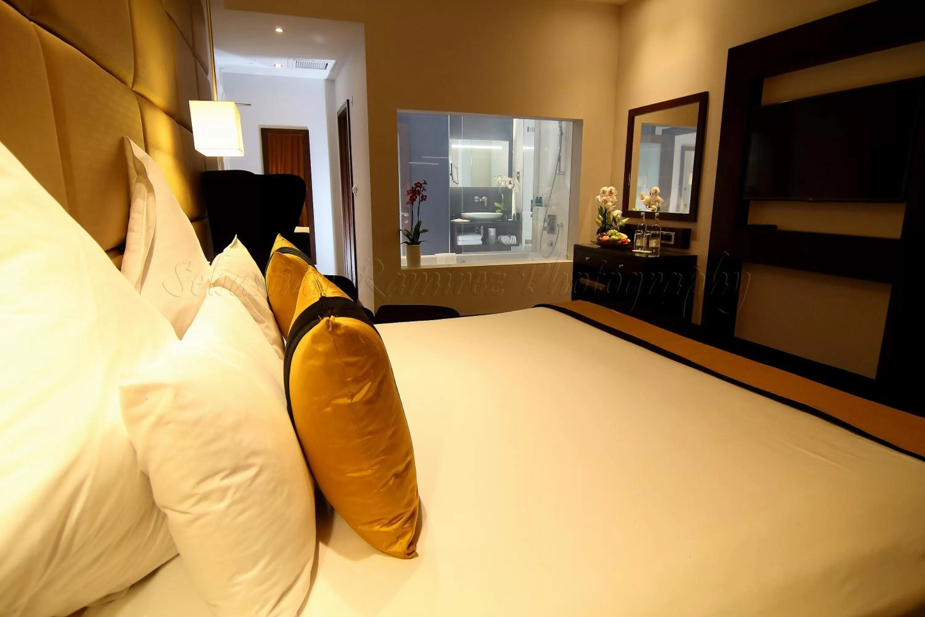 Bedroom, Bed in Montcalm Piccadilly Townhouse, London West End