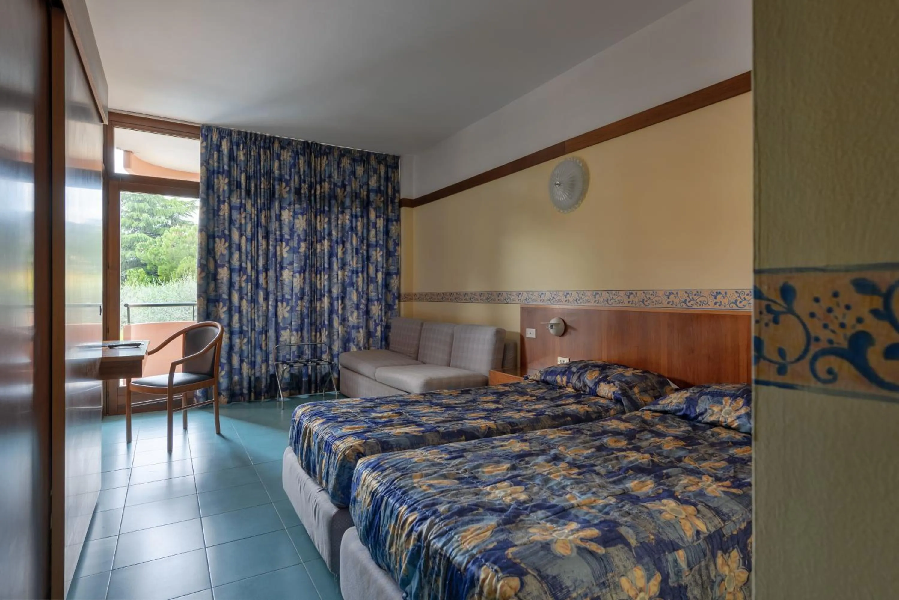 Photo of the whole room in Hotel Royal