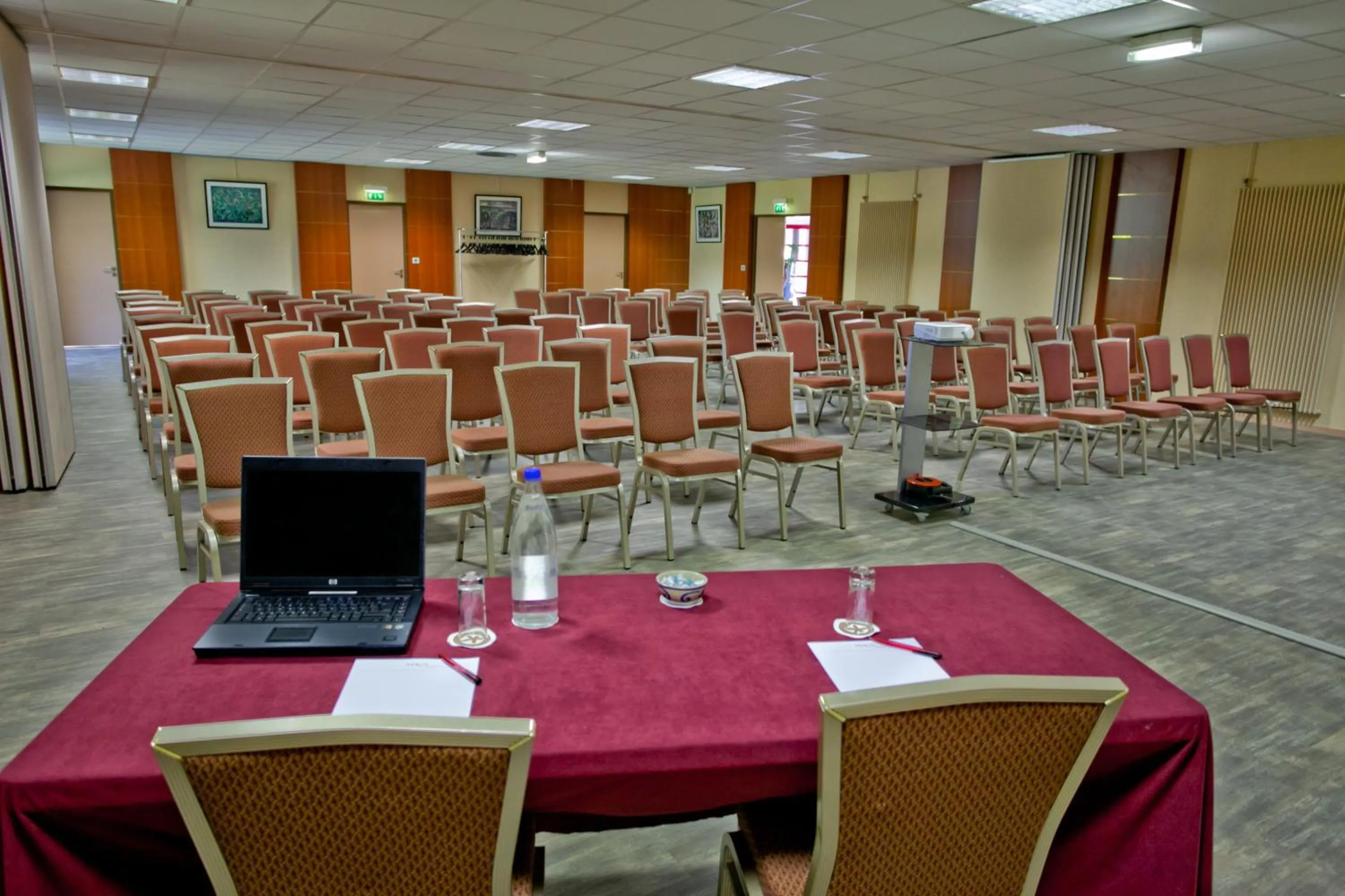 Business facilities in The Originals City, Hôtel Ascotel, Lille Est Grand Stade