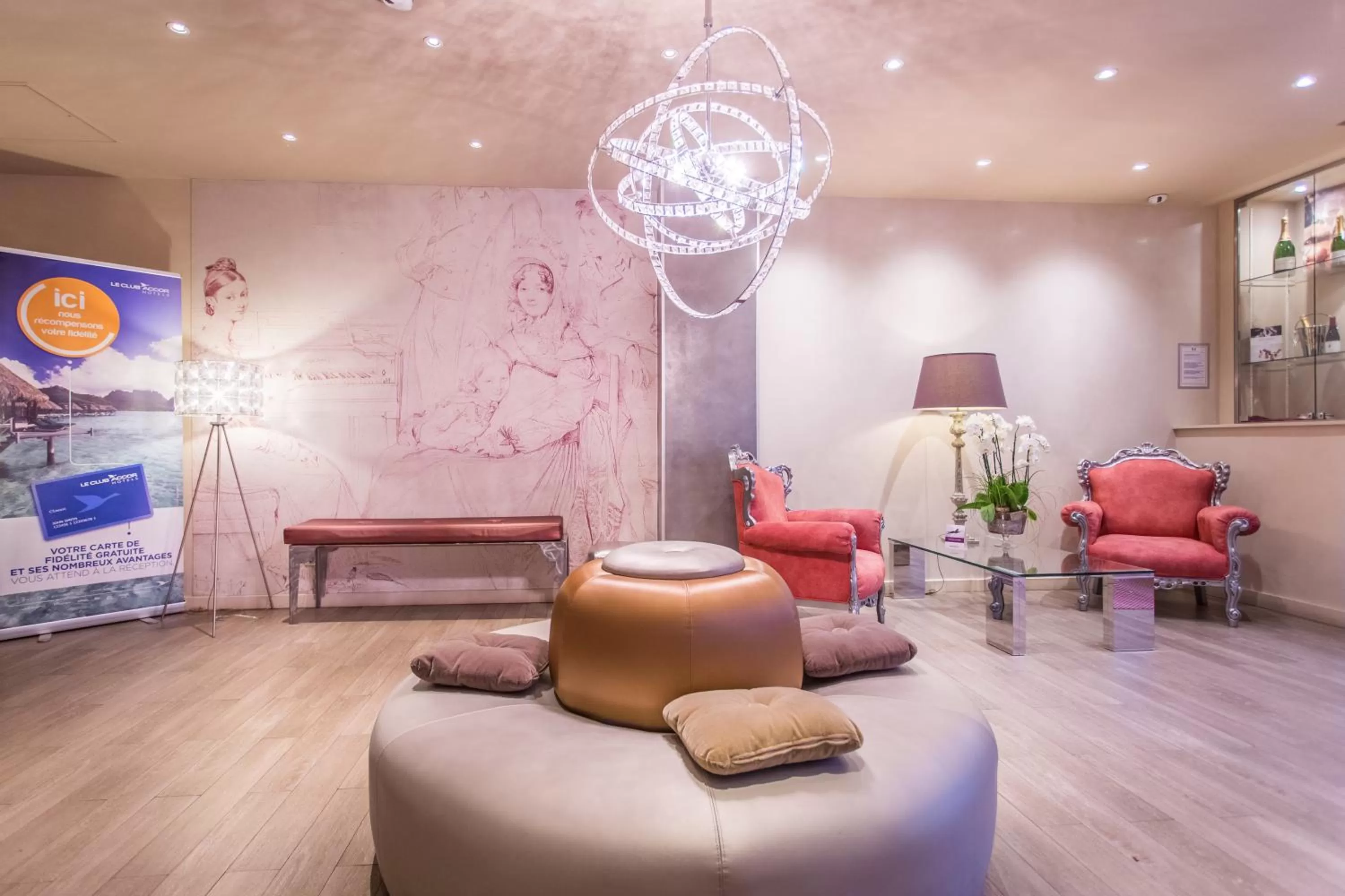 Lobby or reception in Mercure Paris Bastille Marais