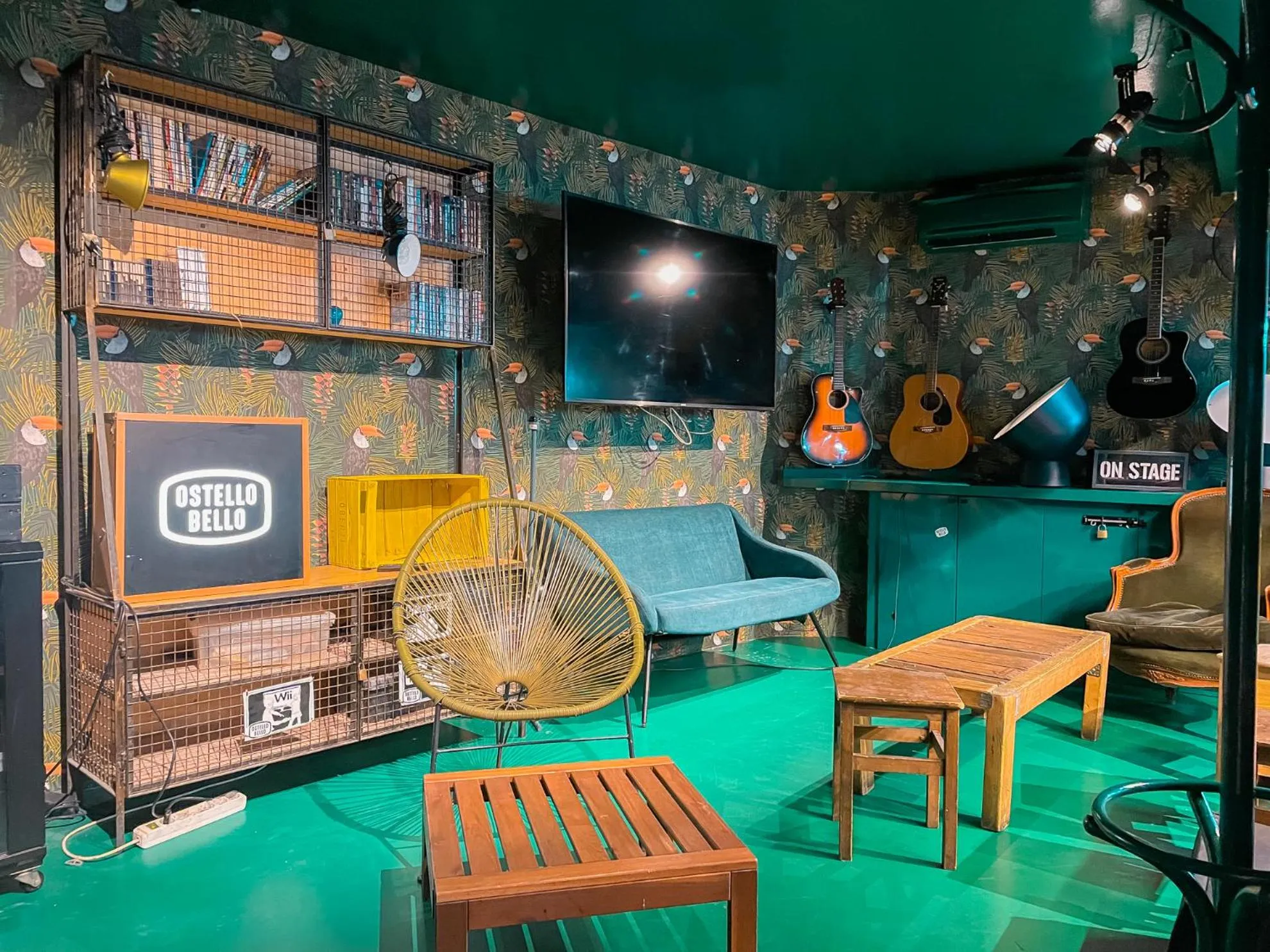 Communal lounge/ TV room in Ostello Bello Milano Duomo