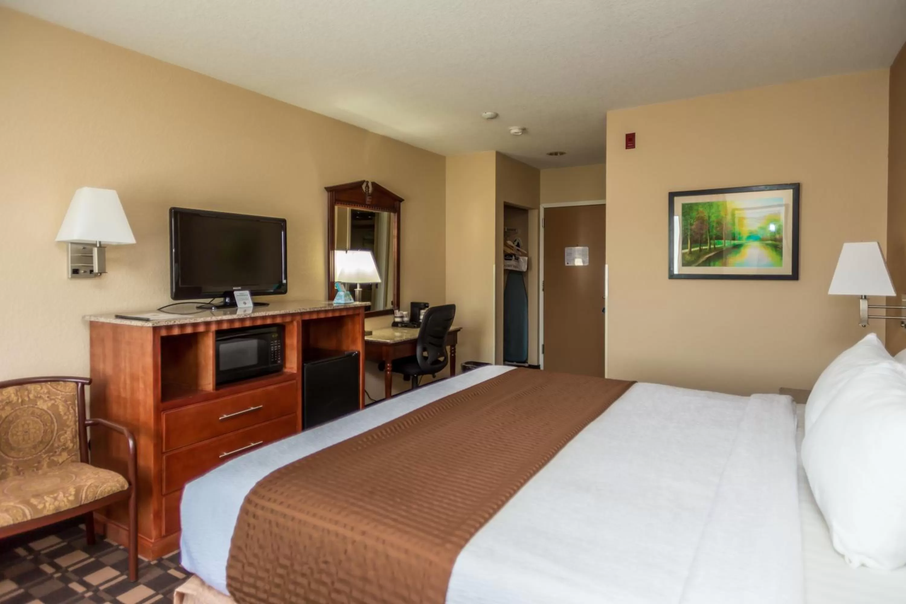 Photo of the whole room, Bed in Best Western White Mountain Inn