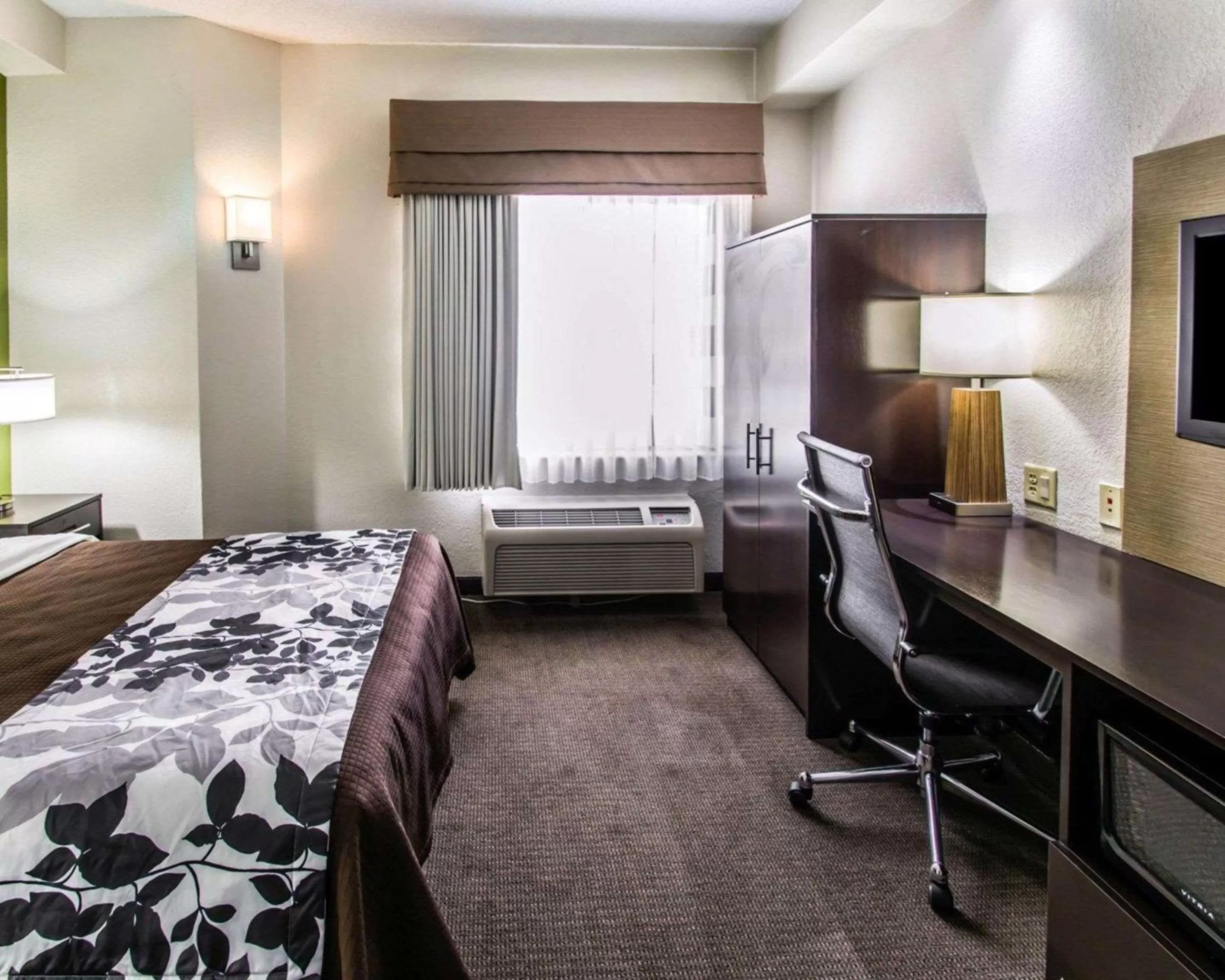 Photo of the whole room, Bed in Sleep Inn Fort Pierce I-95