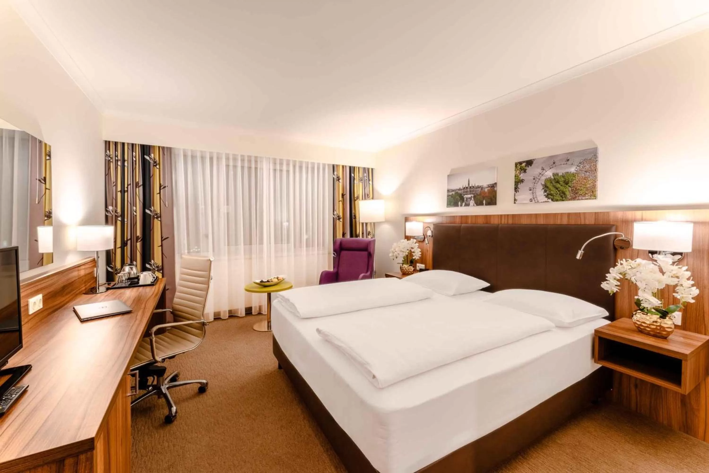 Photo of the whole room, Bed in PLAZA Premium Wien
