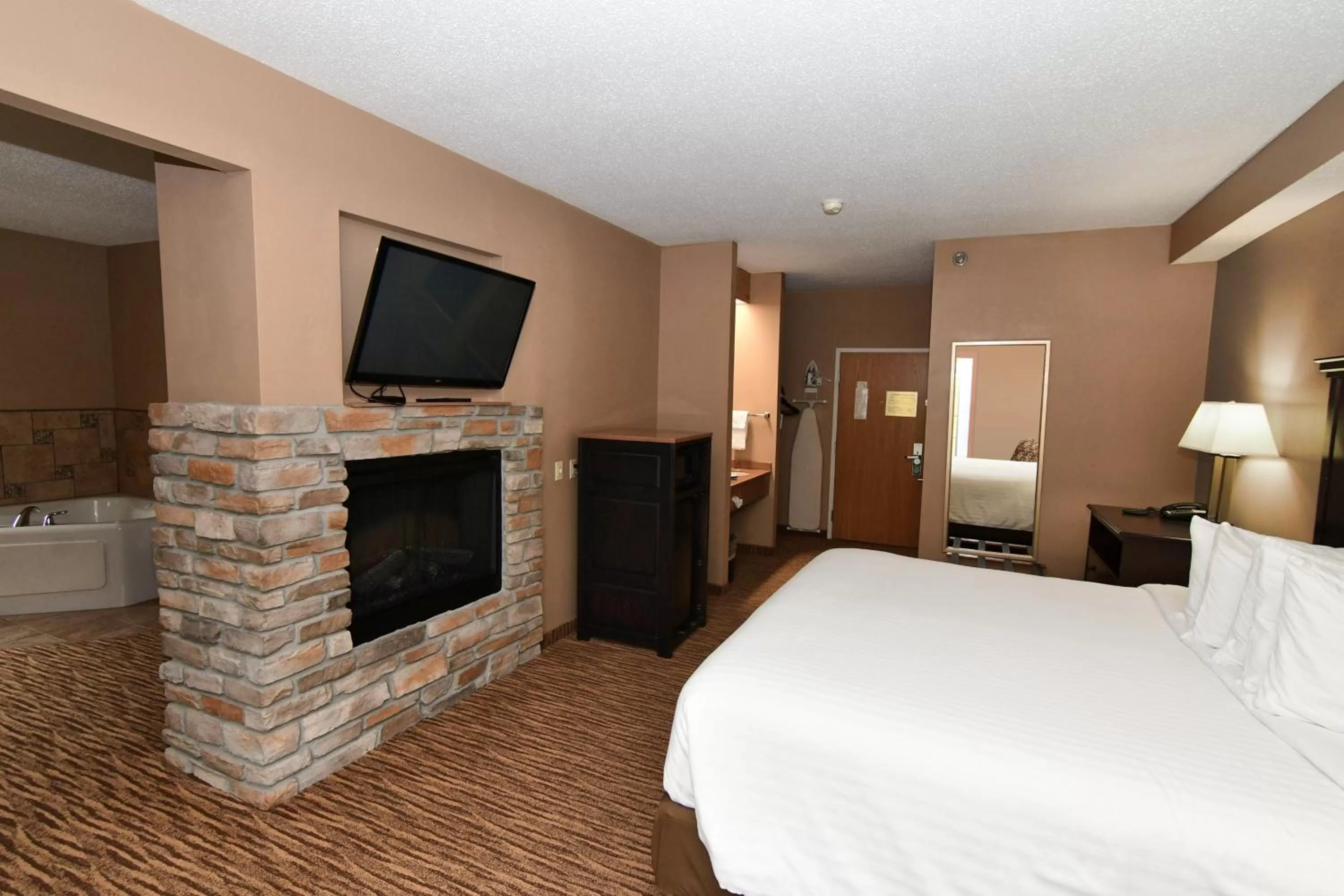 Bed in Cobblestone Inn & Suites - Denison | Majestic Hills