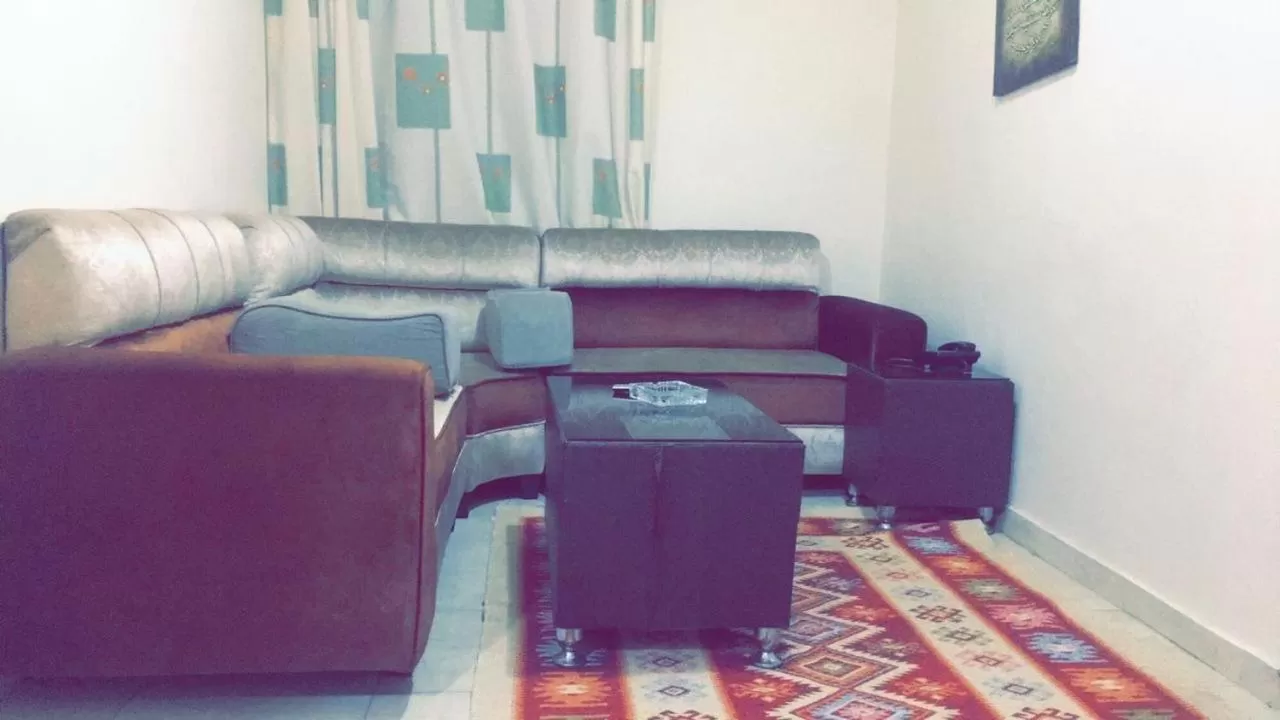 Living room in Al Tawheed Hotel Apartments