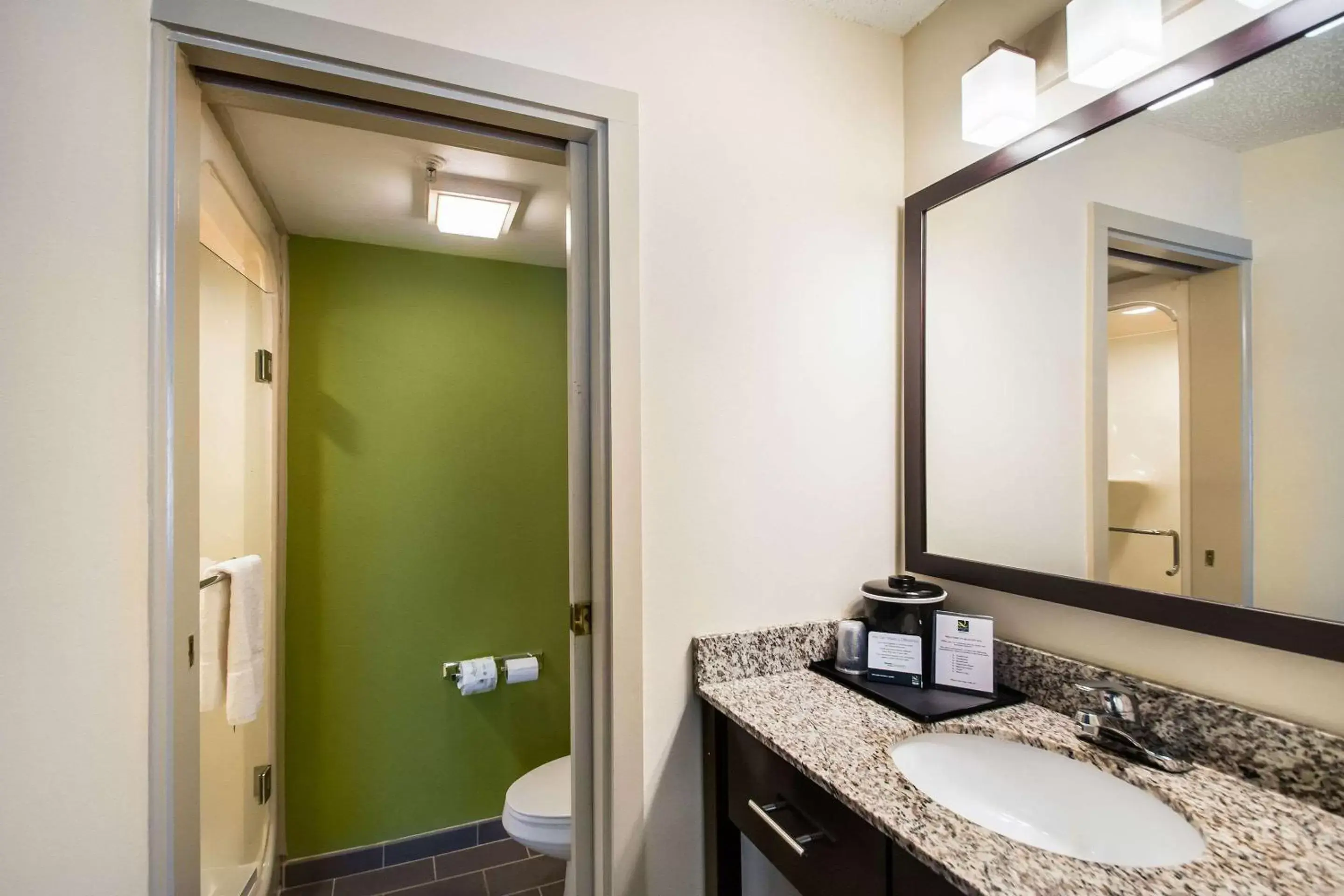 King Room - Non-Smoking in Quality Inn Grasonville near Kent Island King Room - Non-Smoking in Quality Inn Grasonville near Kent Island