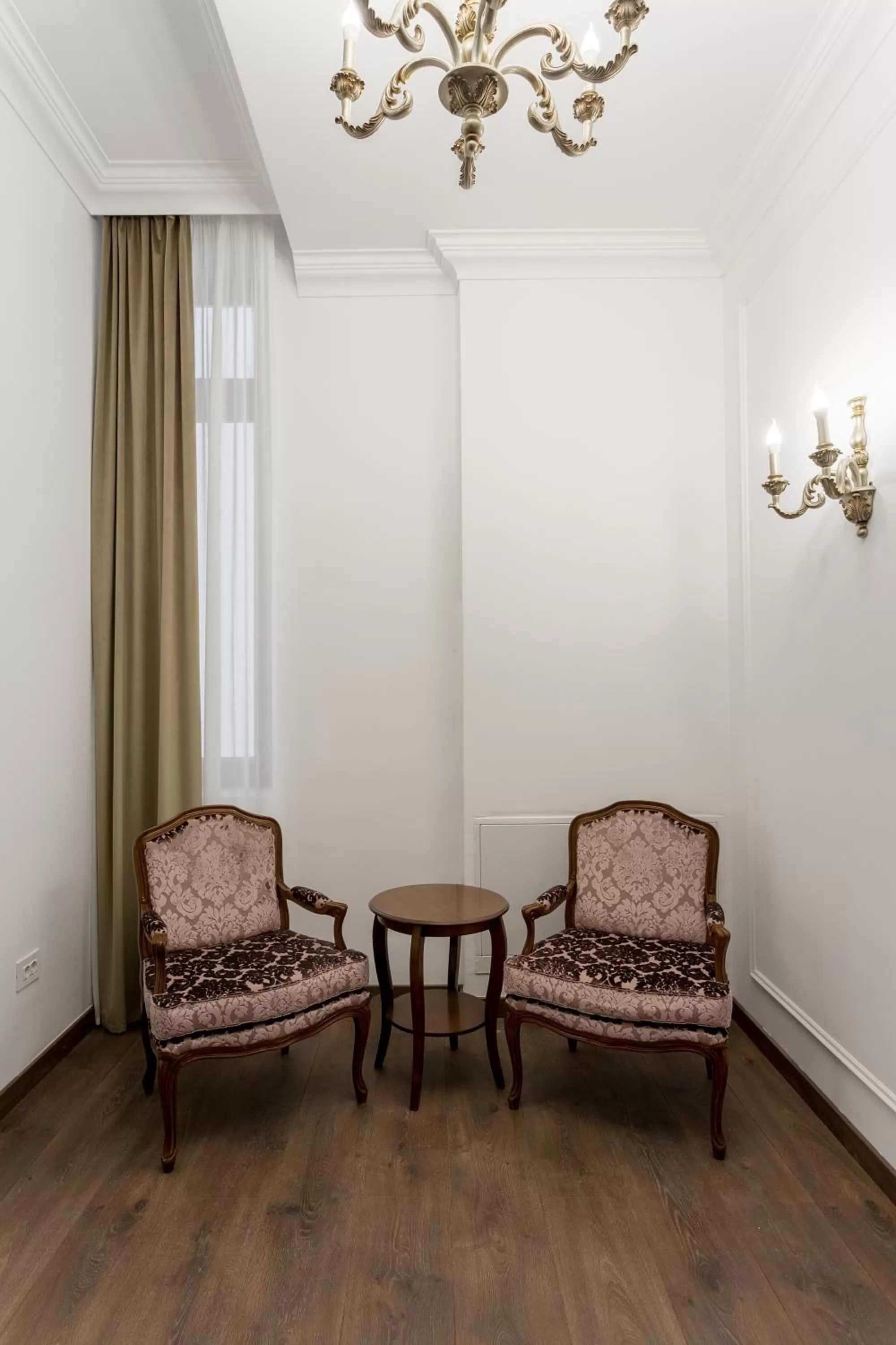 Seating area in Lahovary Palace Hotel