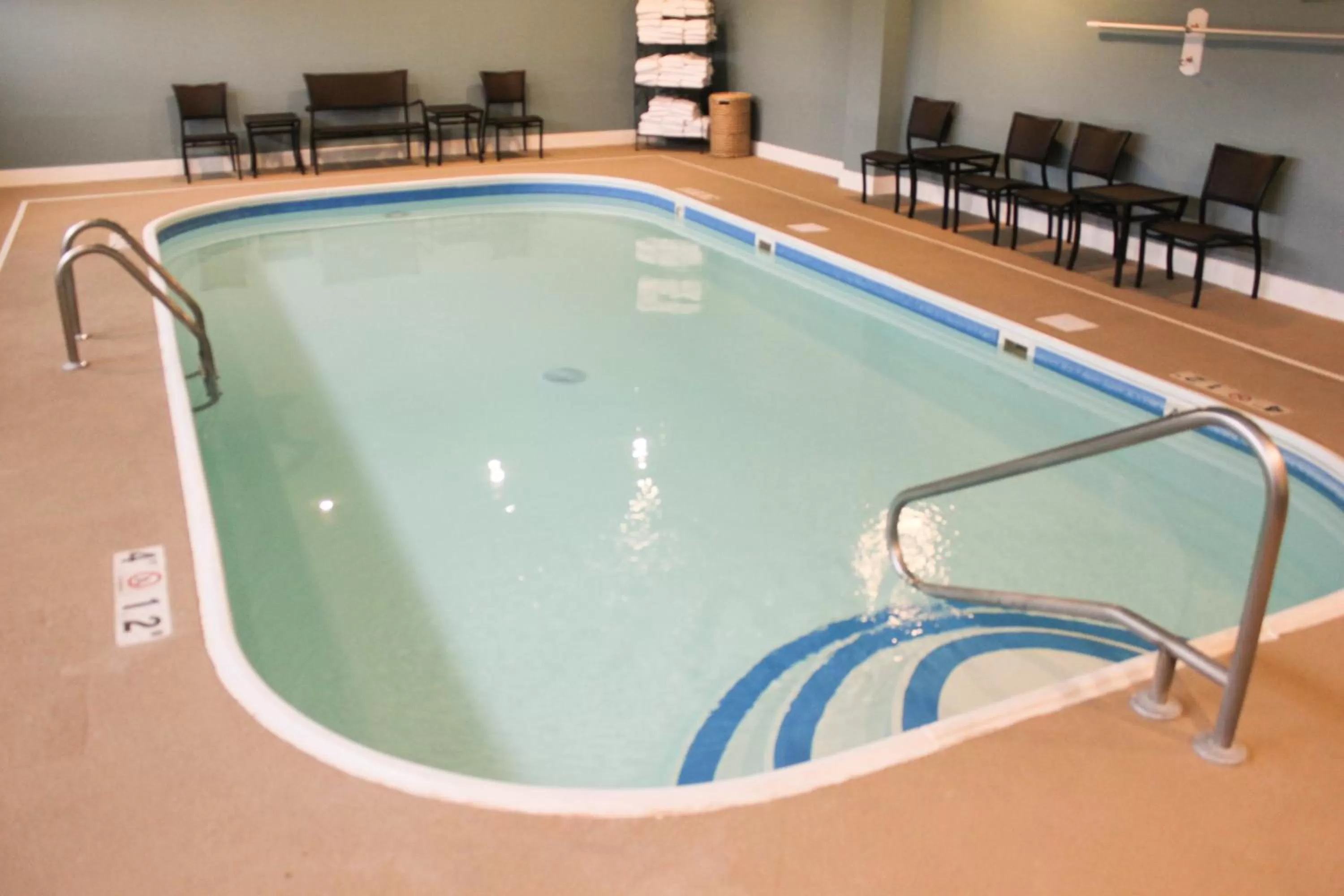 Swimming pool in Holiday Inn Express Osage Beach - Lake of the Ozarks by IHG